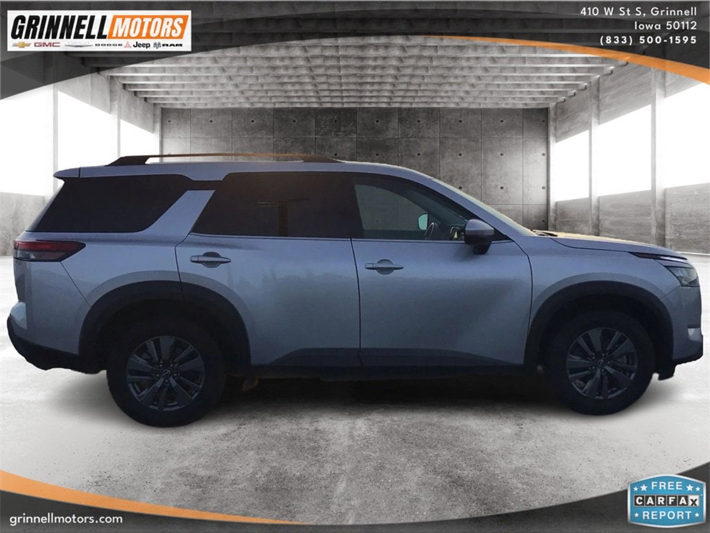 Used 2024 Nissan Pathfinder SV