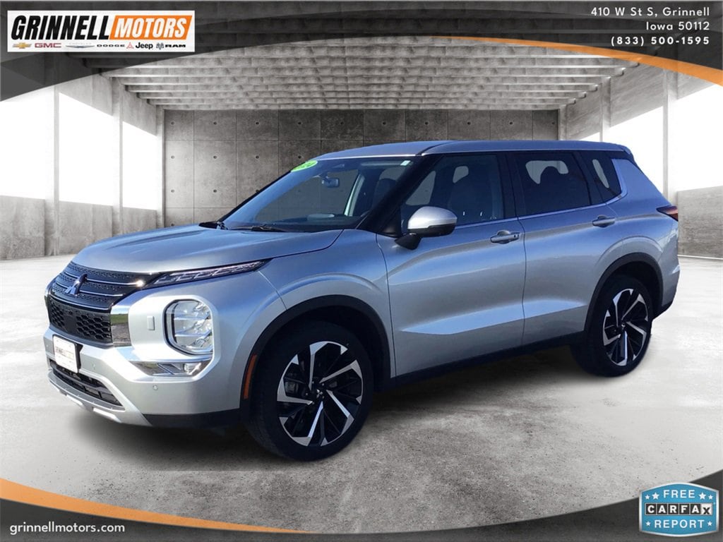 2024 Mitsubishi Outlander SE's photo