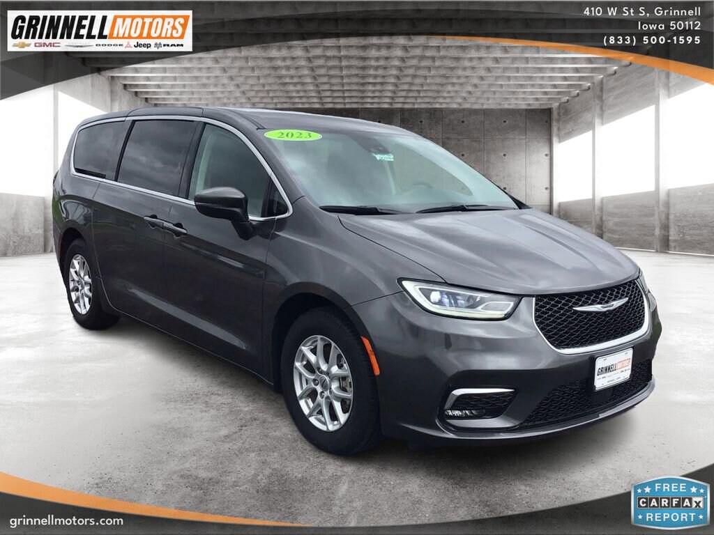 Used 2023 Chrysler Pacifica Touring L