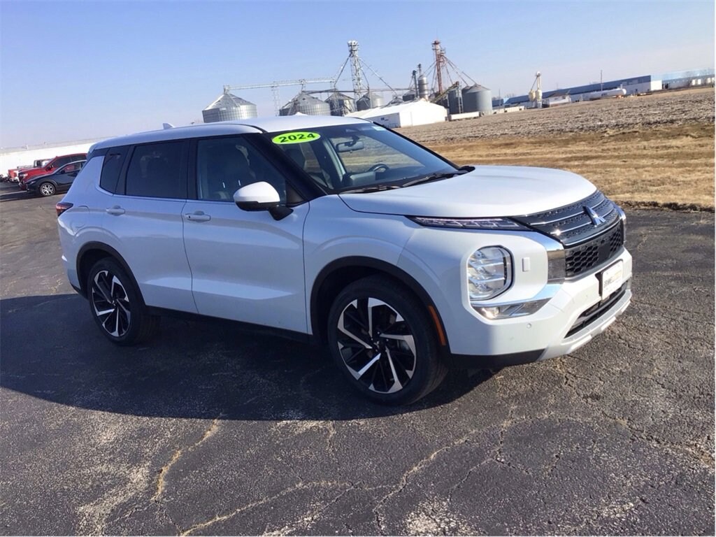 Used 2024 Mitsubishi Outlander SE