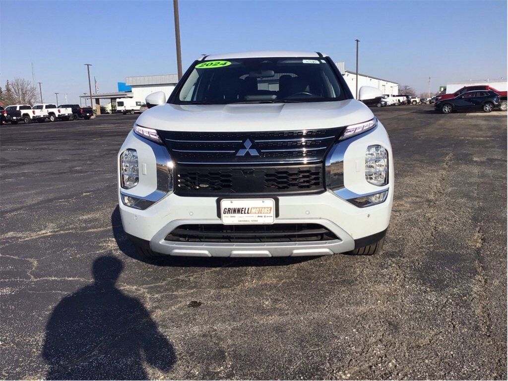 Used 2024 Mitsubishi Outlander SE