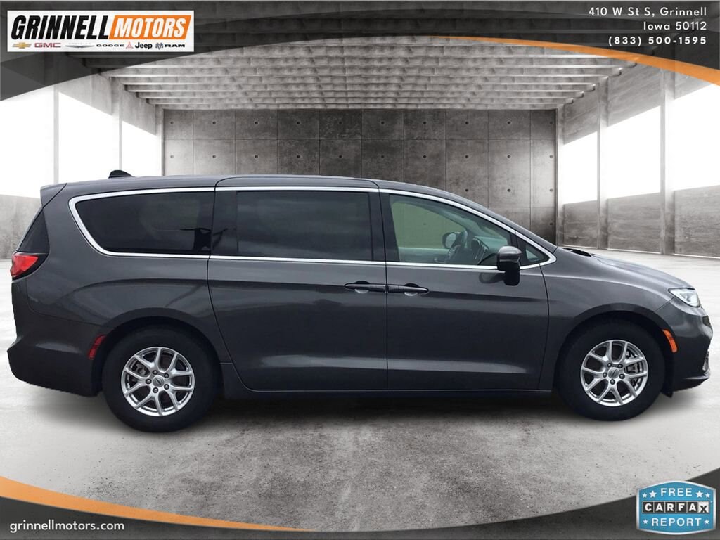 Used 2023 Chrysler Pacifica Touring L