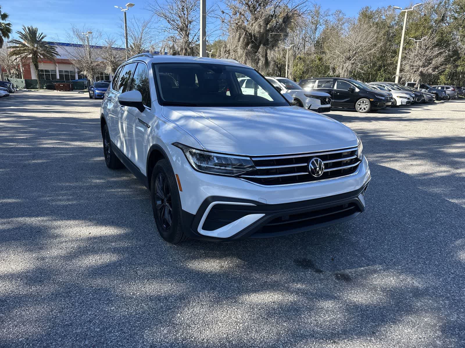 Thumbnail: 2024 Volkswagen Tiguan - 8