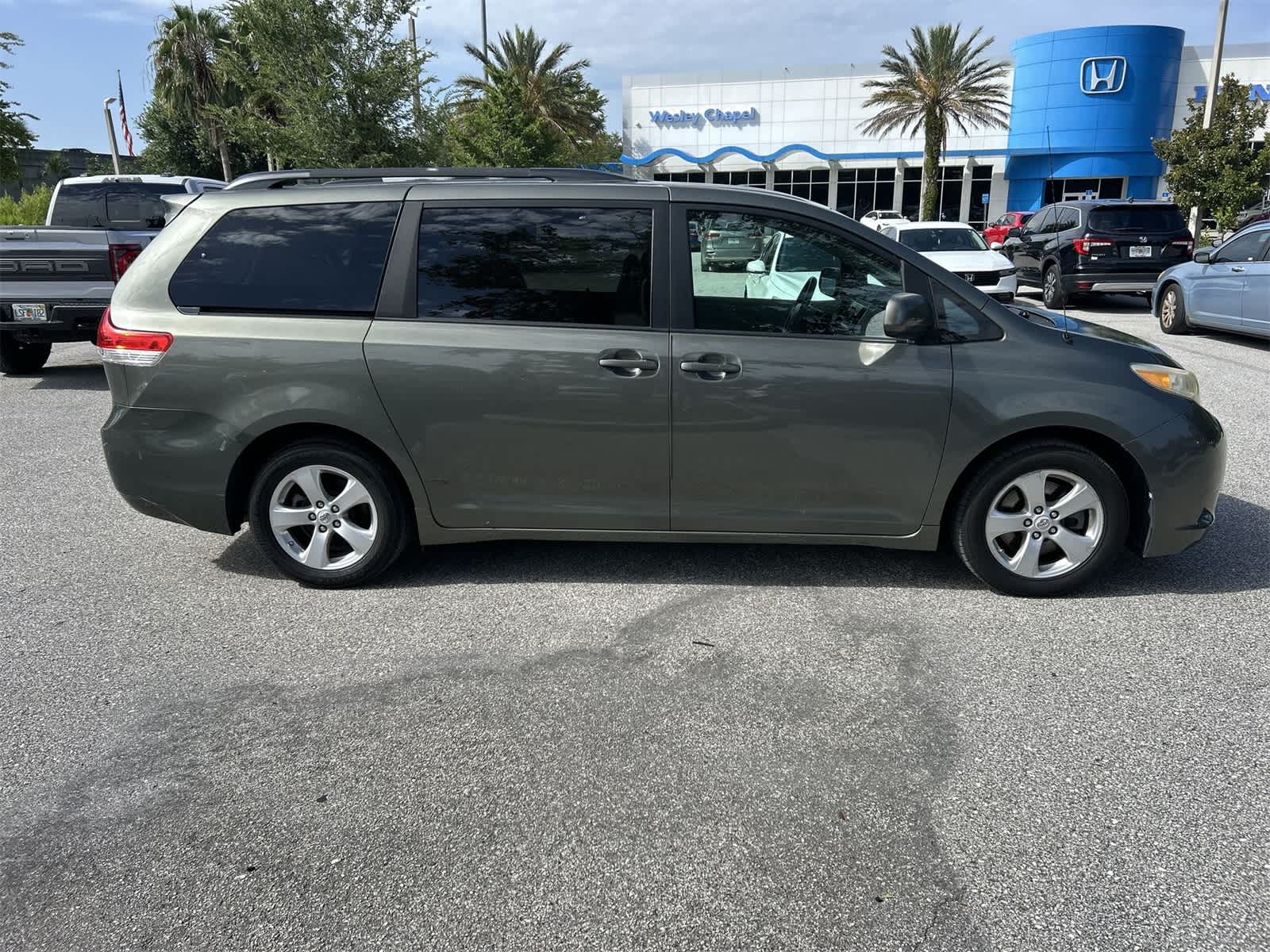 Thumbnail: 2011 Toyota Sienna - 7