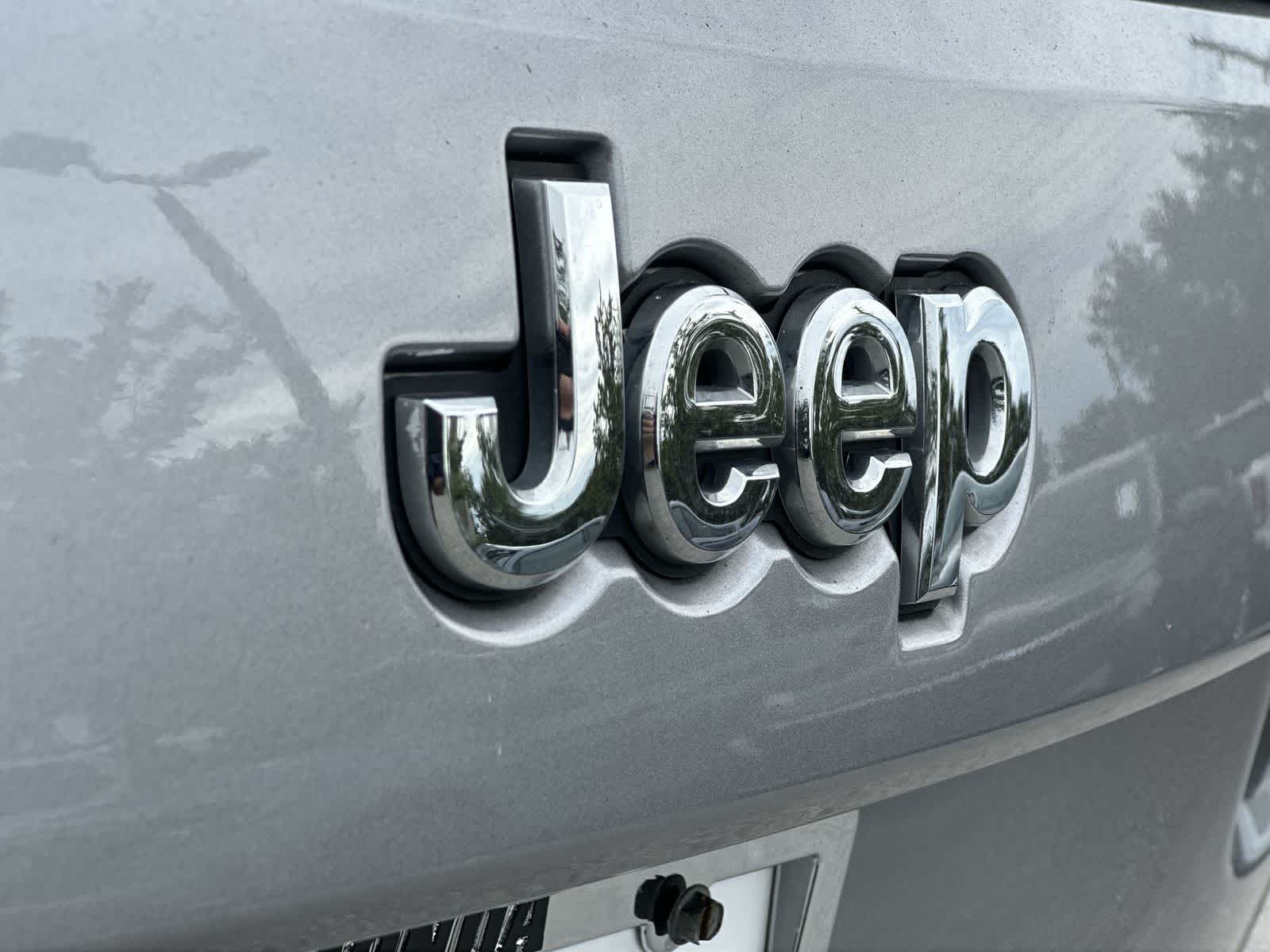 Thumbnail: 2020 Jeep Grand Cherokee - 10