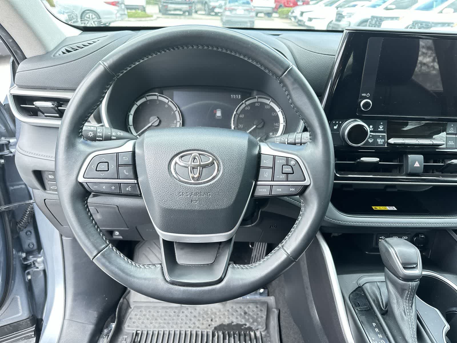 Thumbnail: 2023 Toyota Highlander - 18