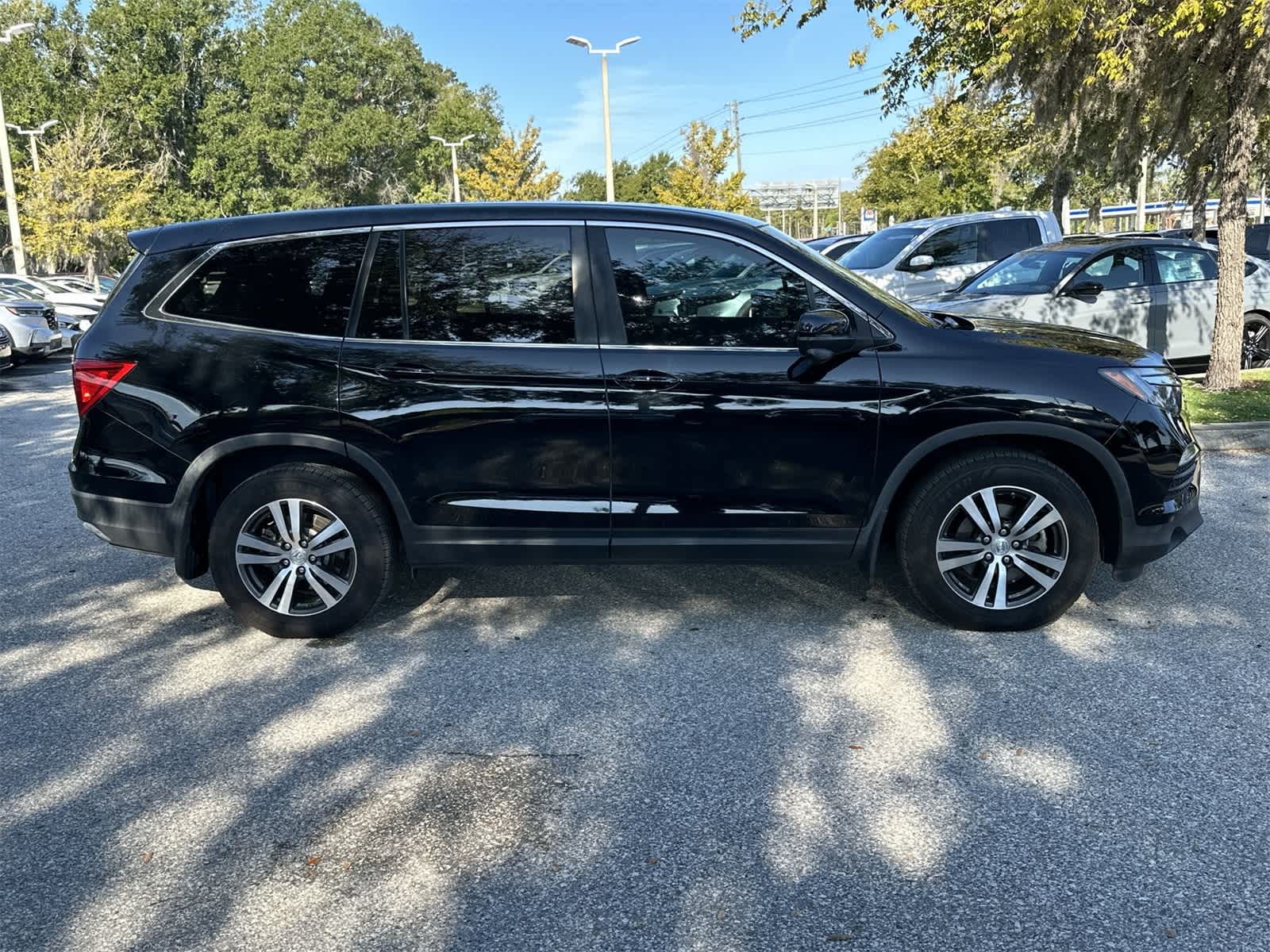 Thumbnail: 2017 Honda Pilot - 7