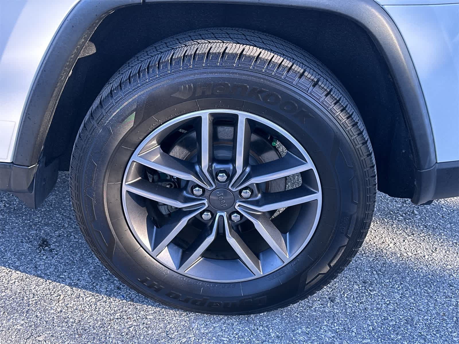 Thumbnail: 2020 Jeep Grand Cherokee - 12