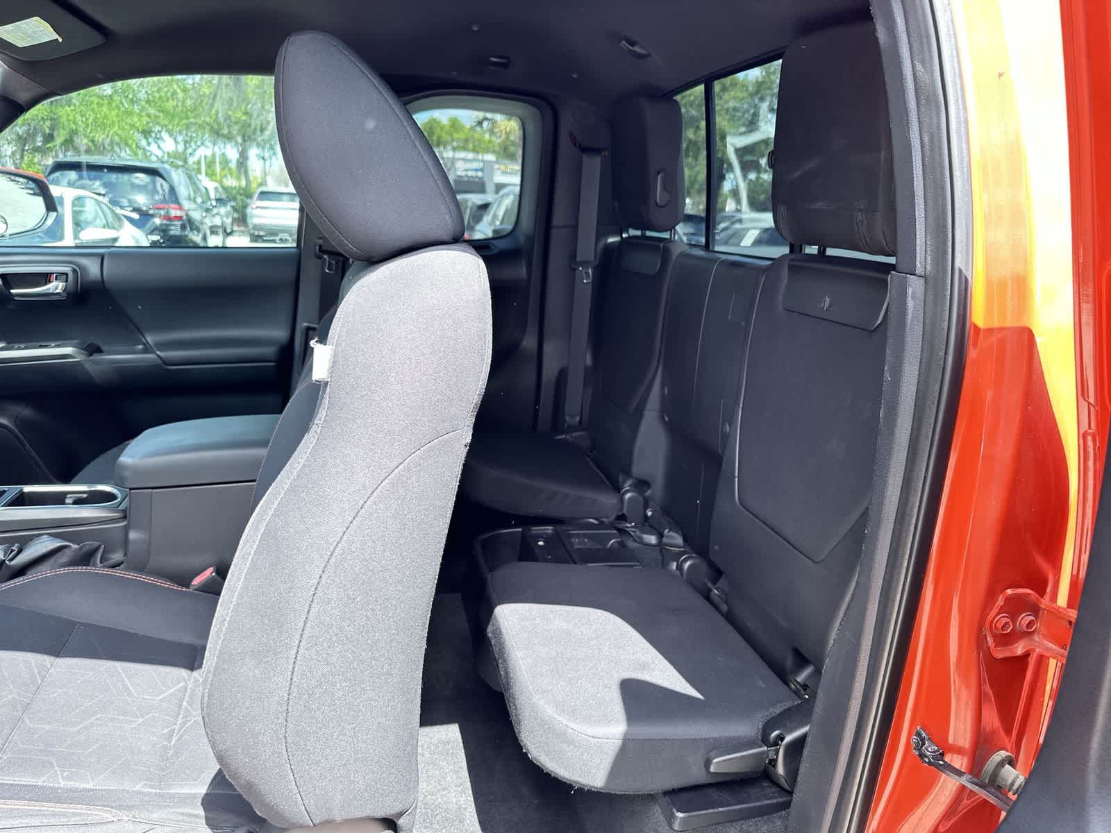 Thumbnail: 2016 Toyota Tacoma - 15