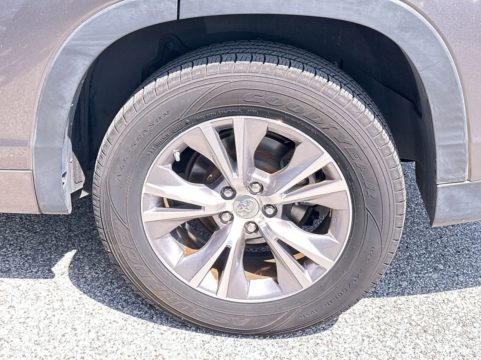 Thumbnail: 2015 Toyota Highlander - 12