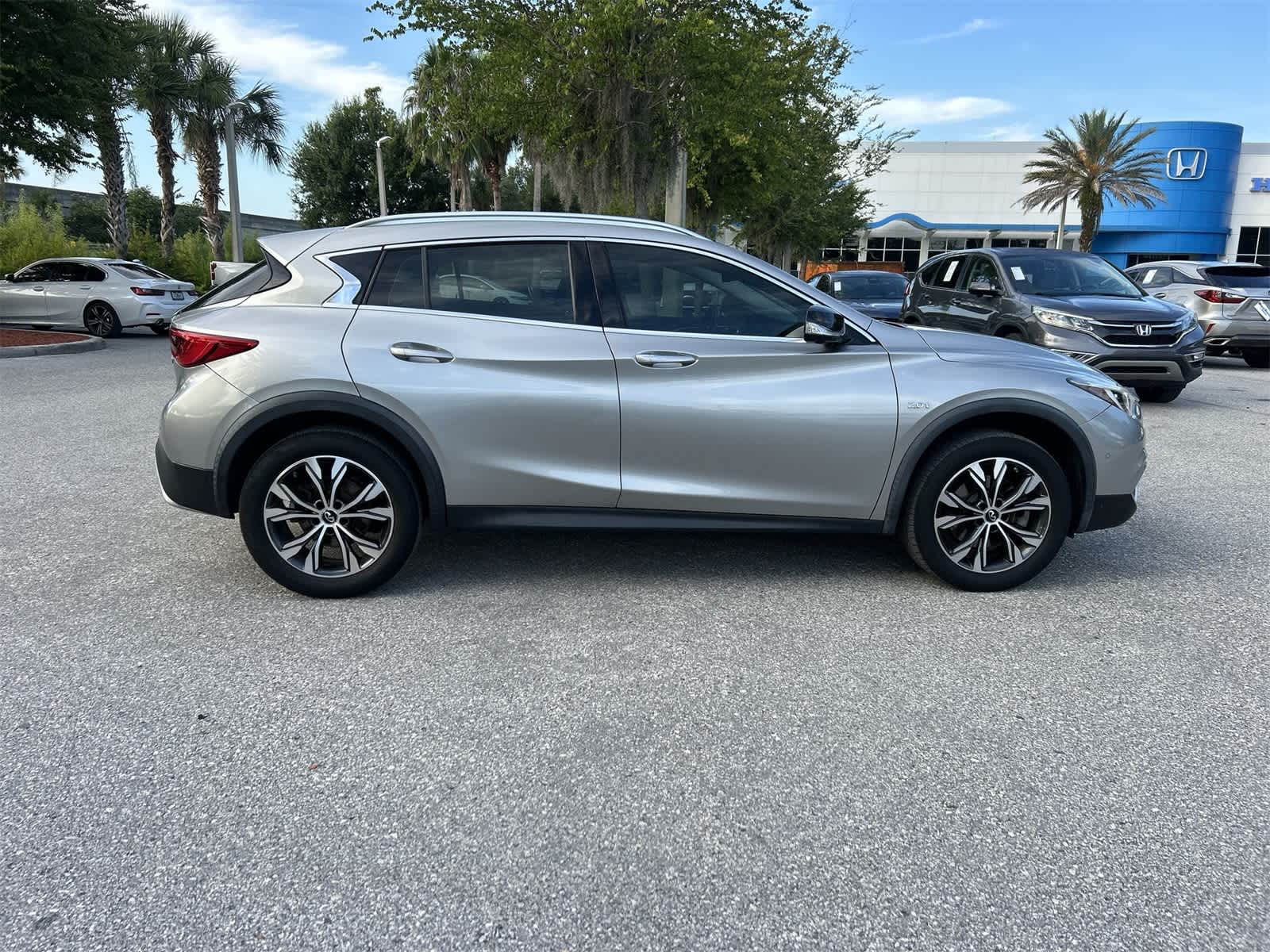 Thumbnail: 2019 INFINITI QX30 - 7