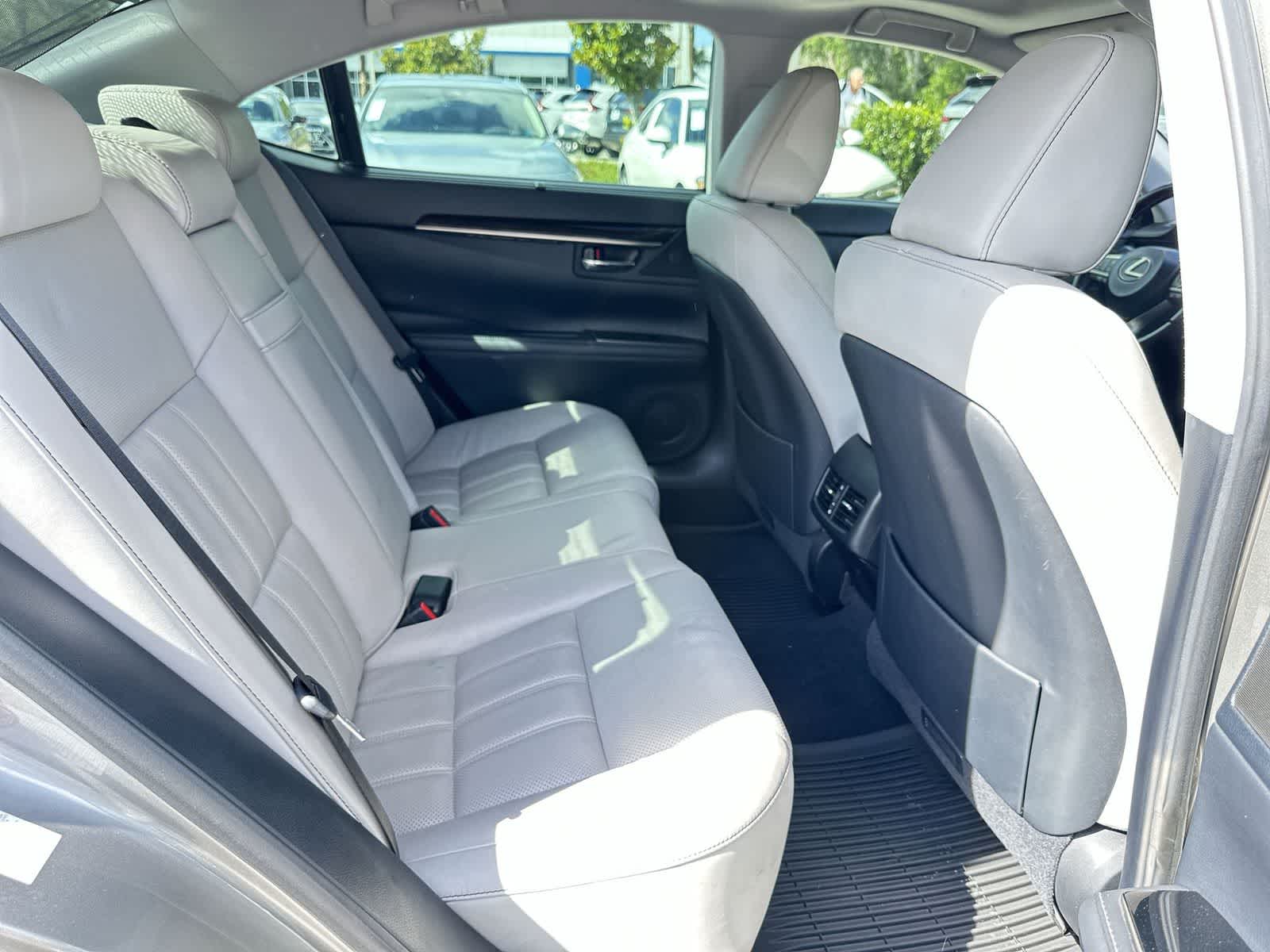 Thumbnail: 2016 Lexus ES - 16