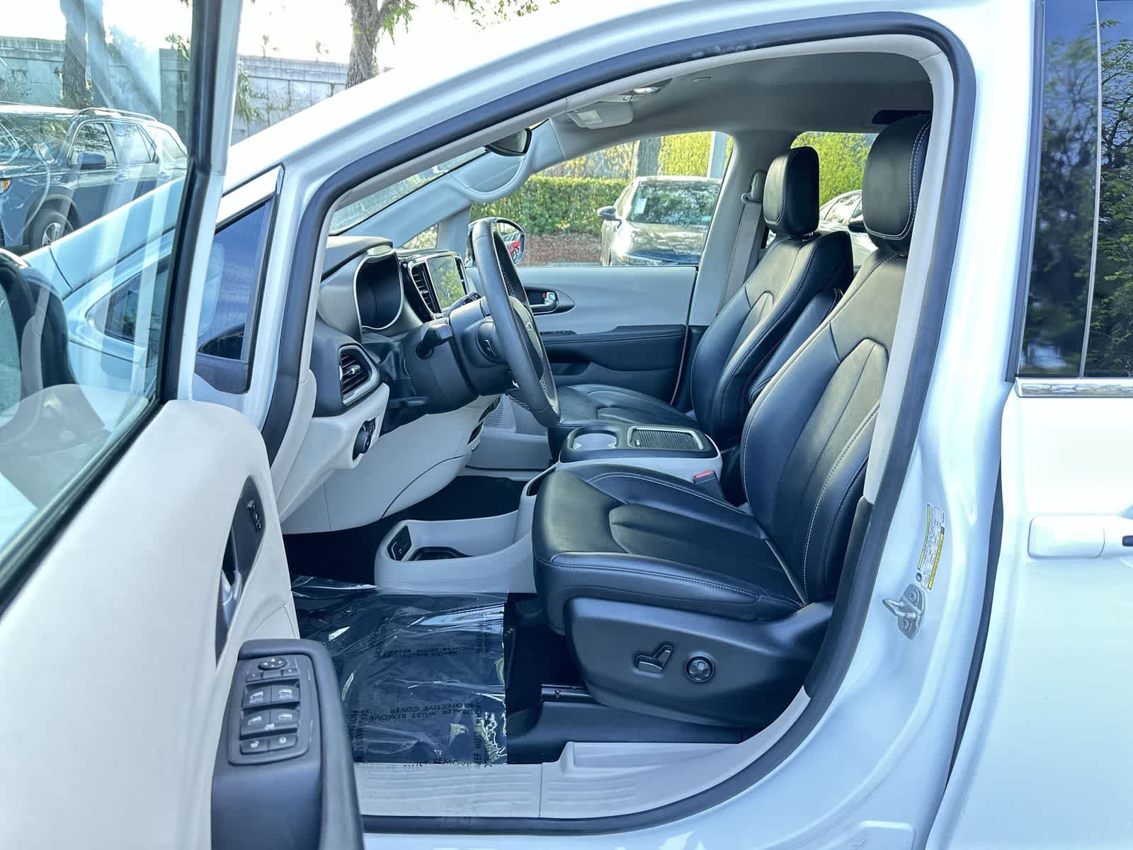 Thumbnail: 2024 Chrysler Pacifica - 2