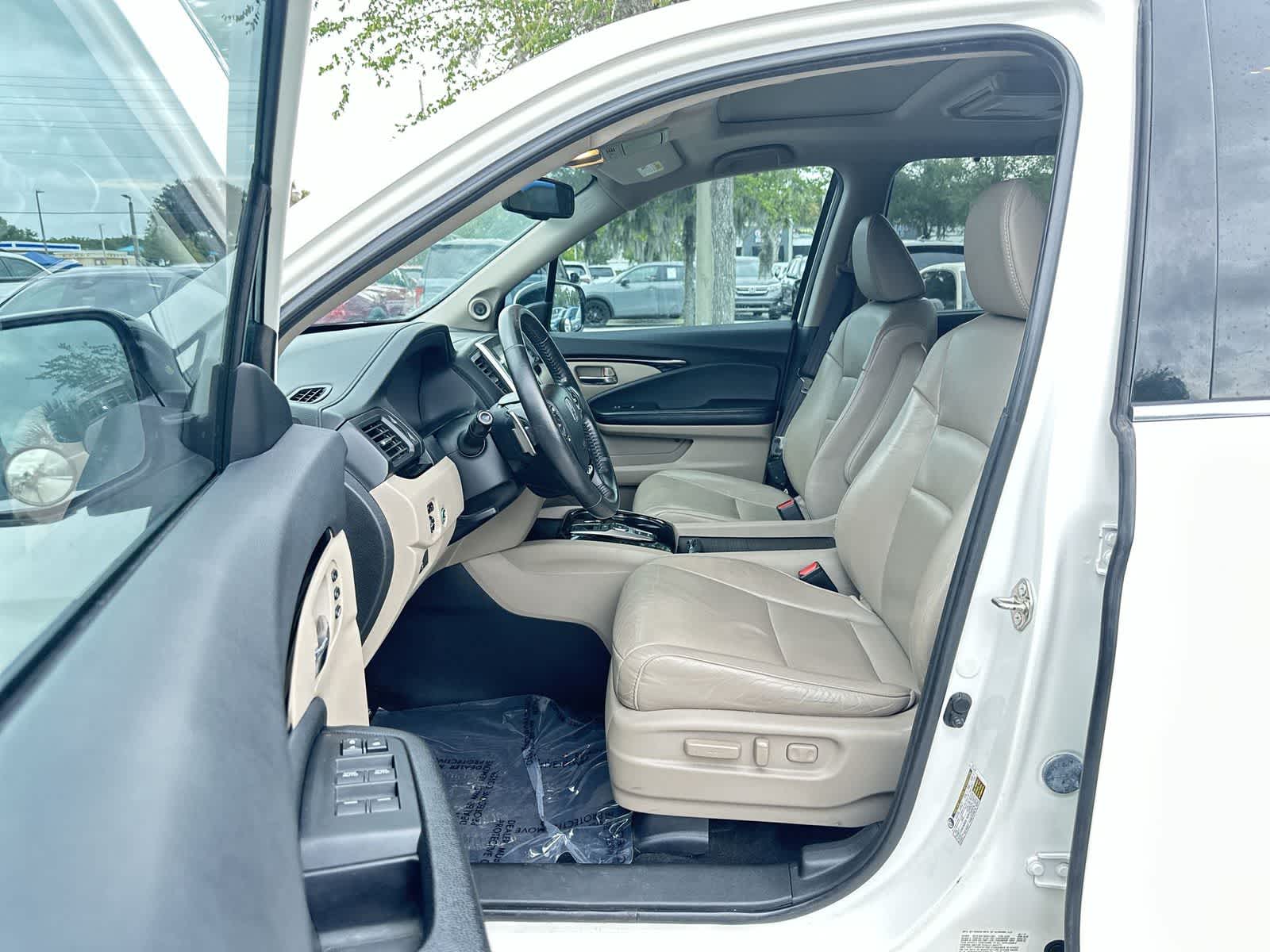 Thumbnail: 2017 Honda Pilot - 10