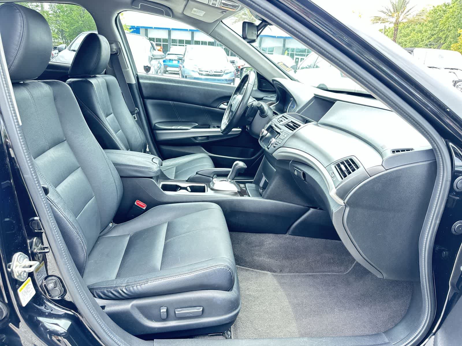 Thumbnail: 2015 Honda Crosstour - 17