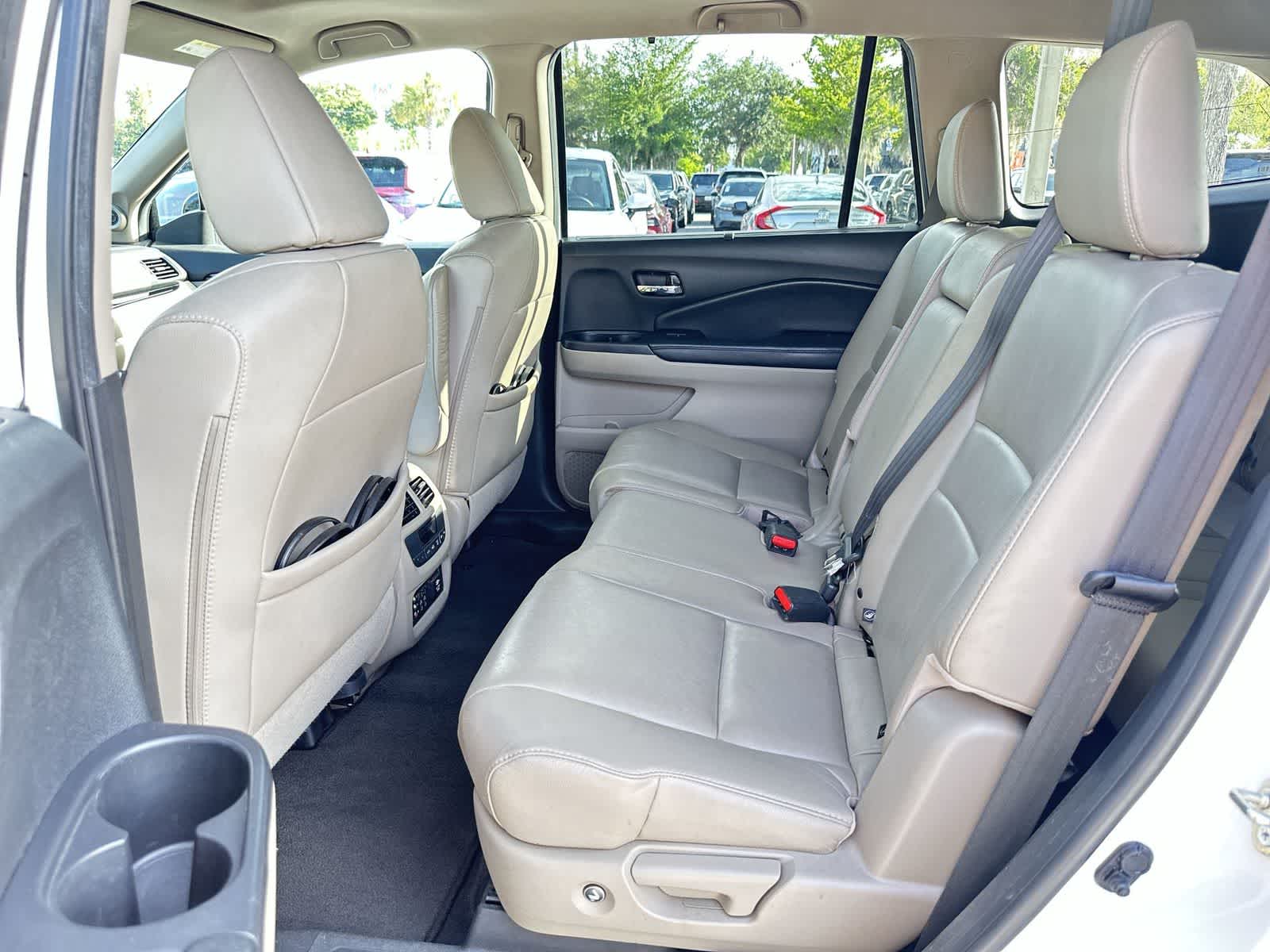 Thumbnail: 2017 Honda Pilot - 14