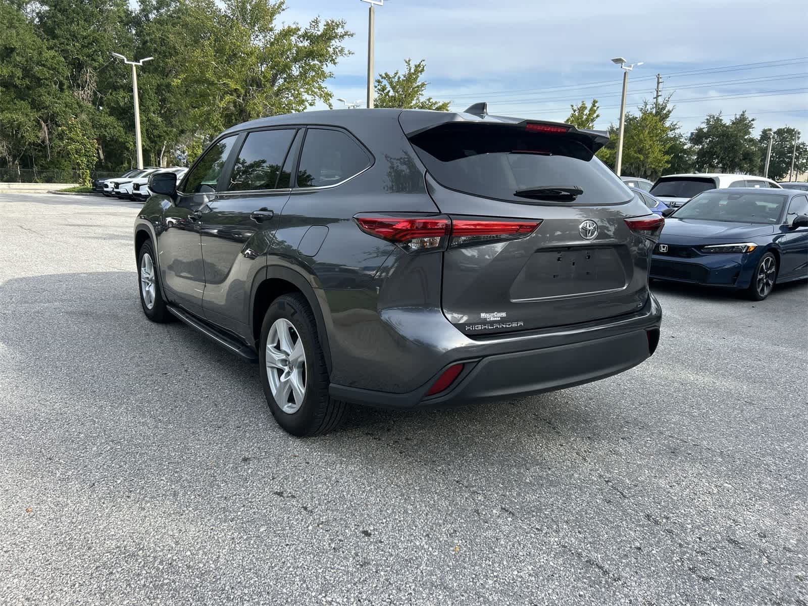 Thumbnail: 2023 Toyota Highlander - 4