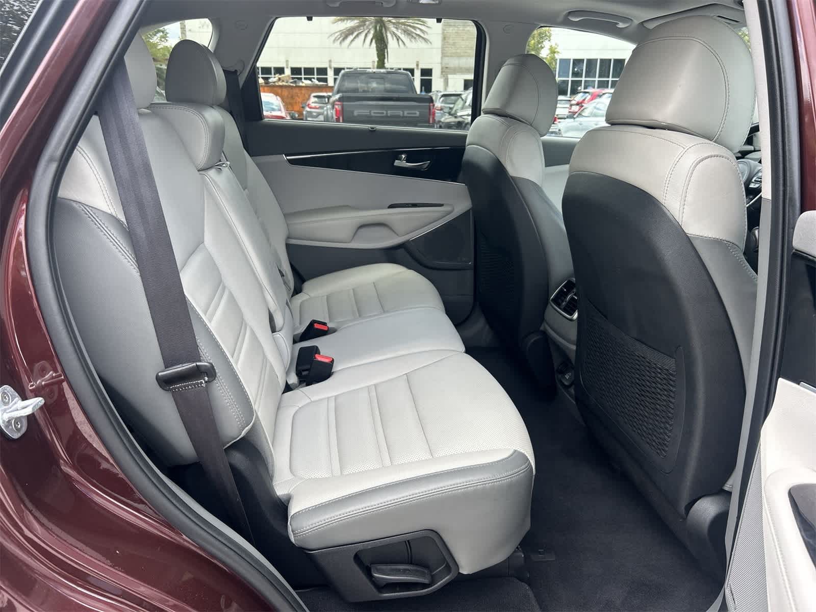 Thumbnail: 2017 Kia Sorento - 16
