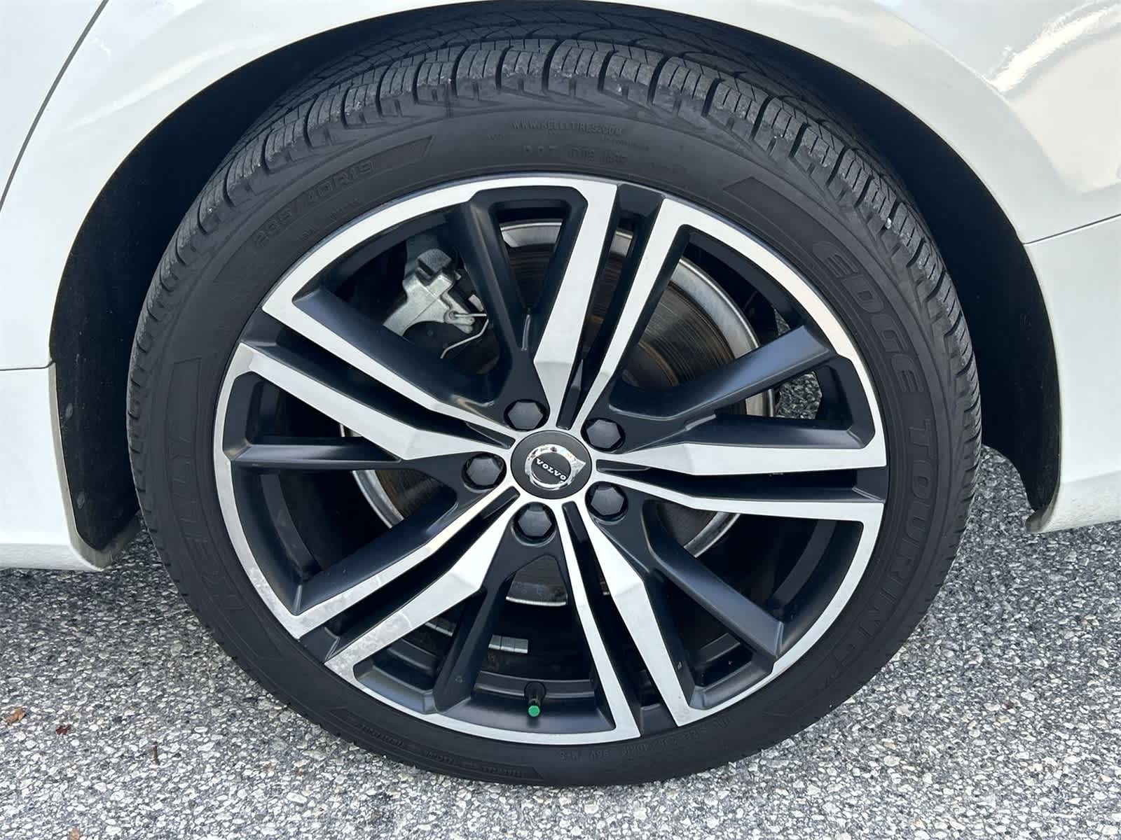 Thumbnail: 2020 Volvo V60 - 12
