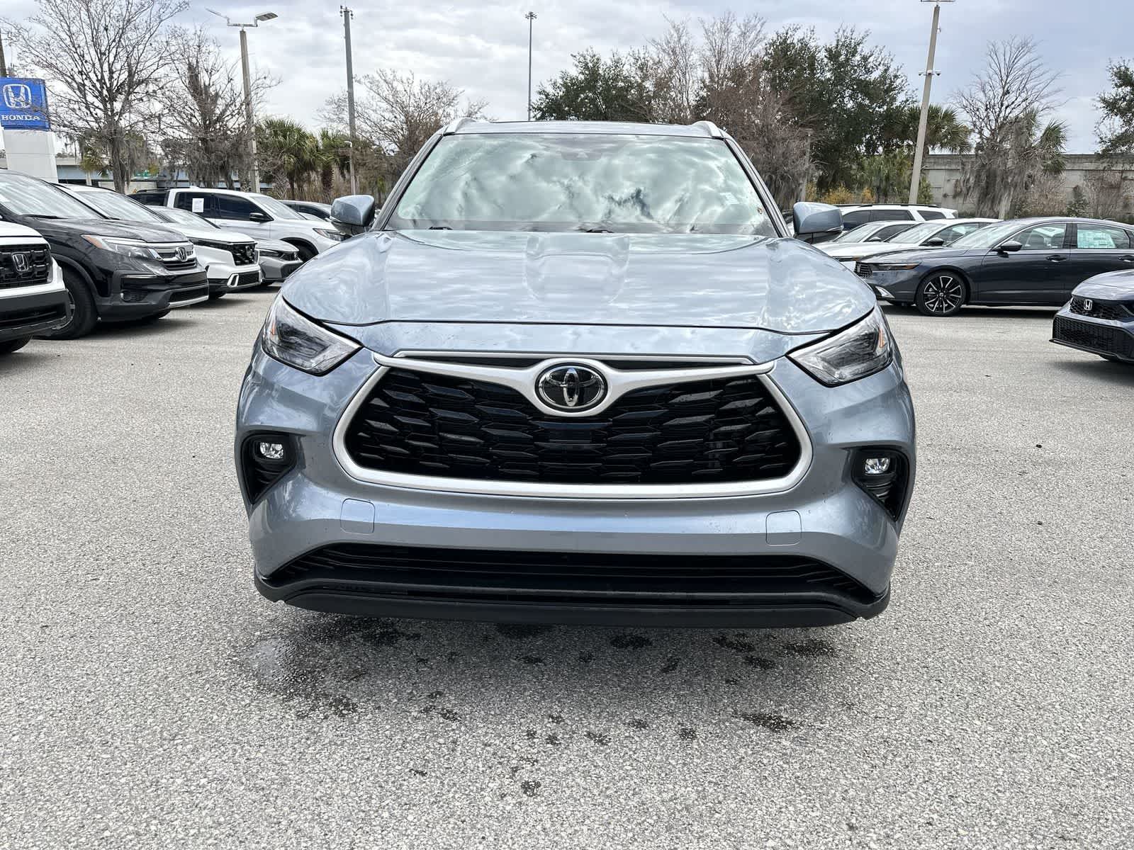 Thumbnail: 2023 Toyota Highlander - 9