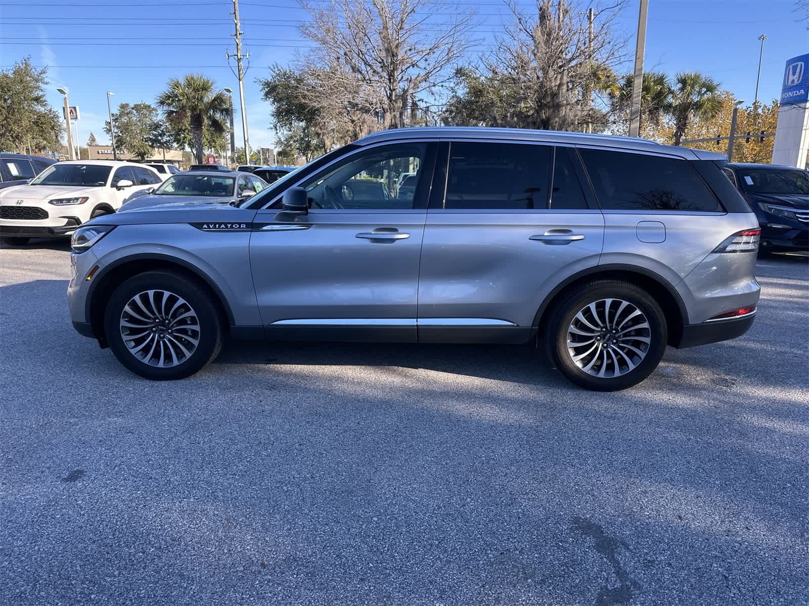Thumbnail: 2020 Lincoln Aviator - 3