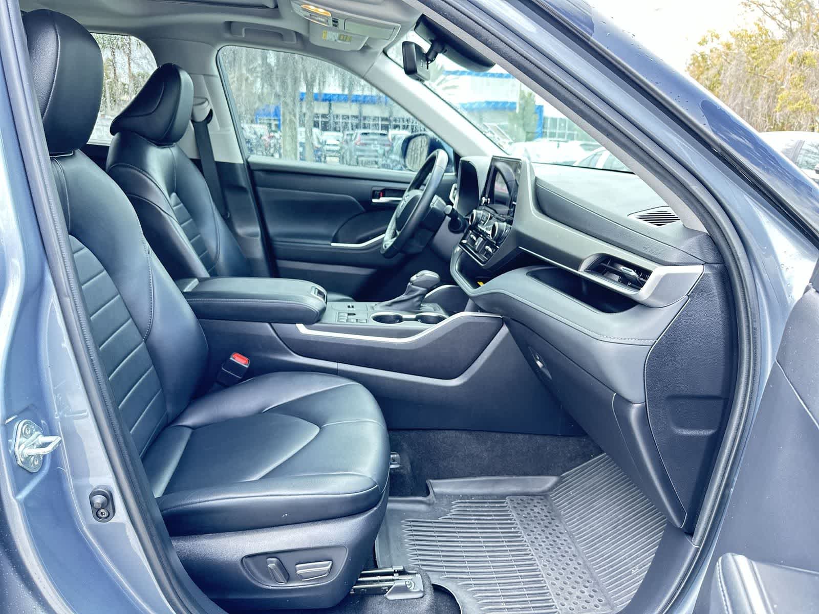 Thumbnail: 2023 Toyota Highlander - 17