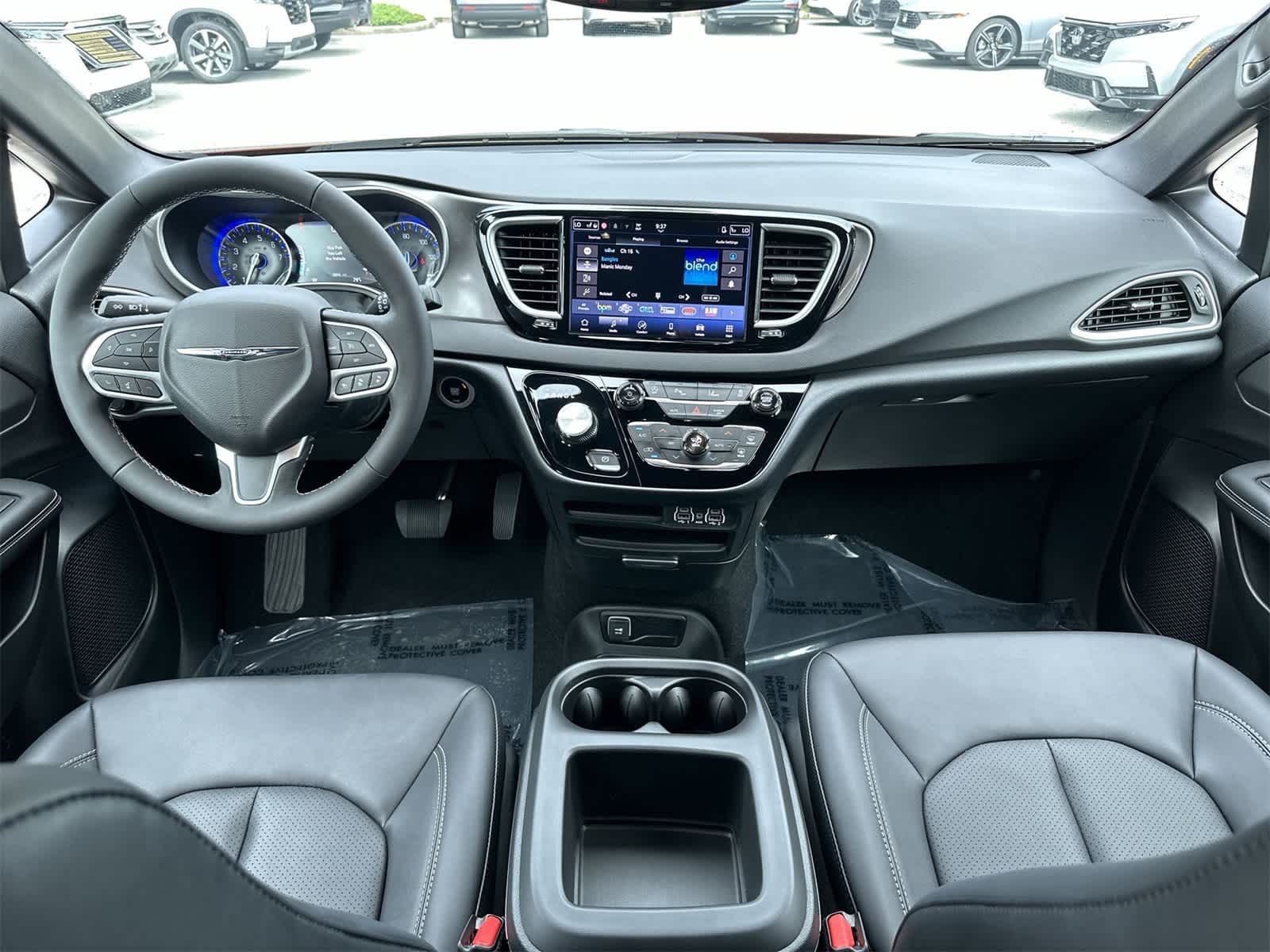 Thumbnail: 2025 Chrysler Voyager - 13