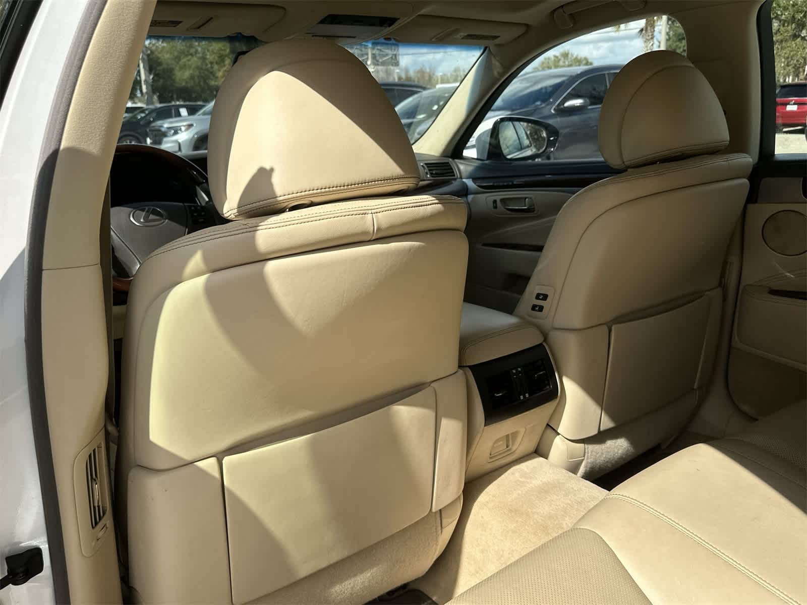 Thumbnail: 2016 Lexus LS - 14