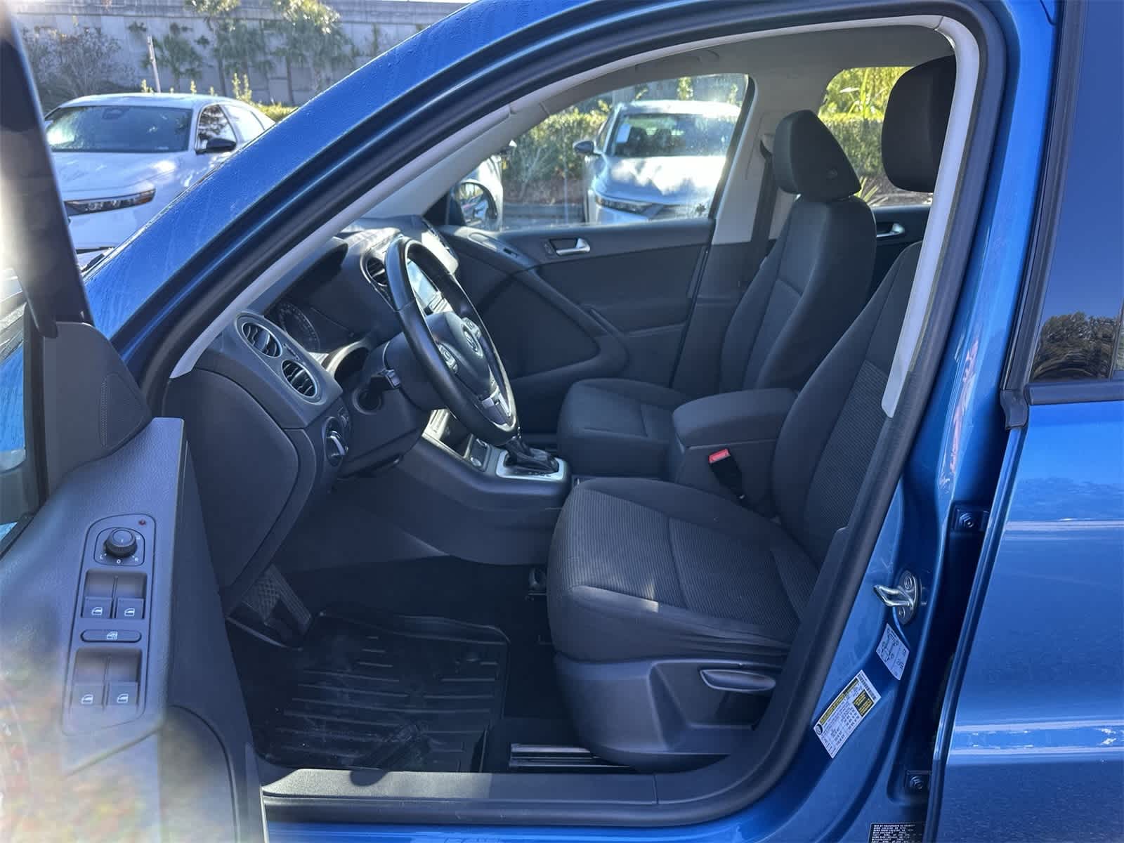 Thumbnail: 2018 Volkswagen Tiguan - 2