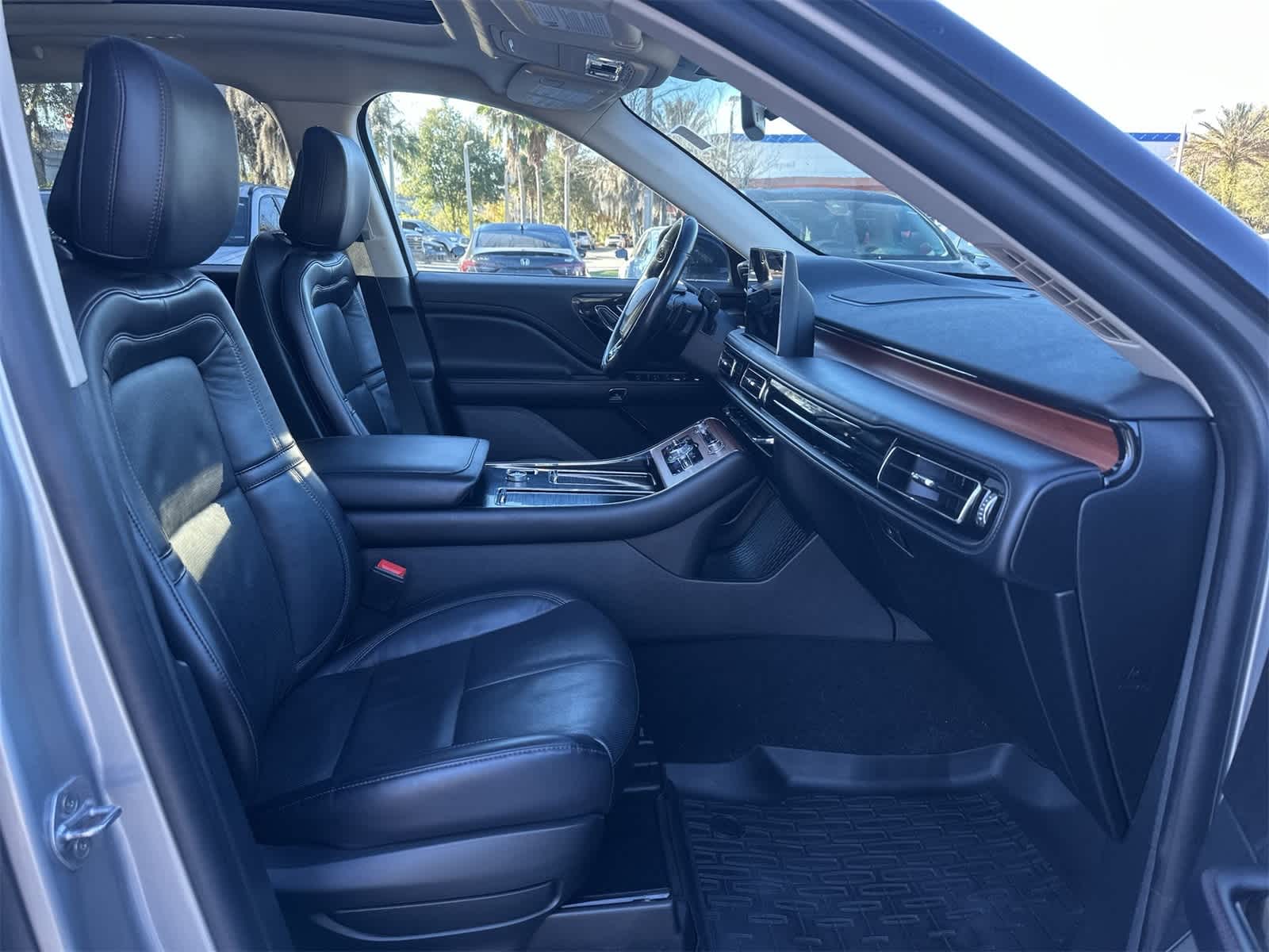 Thumbnail: 2020 Lincoln Aviator - 16