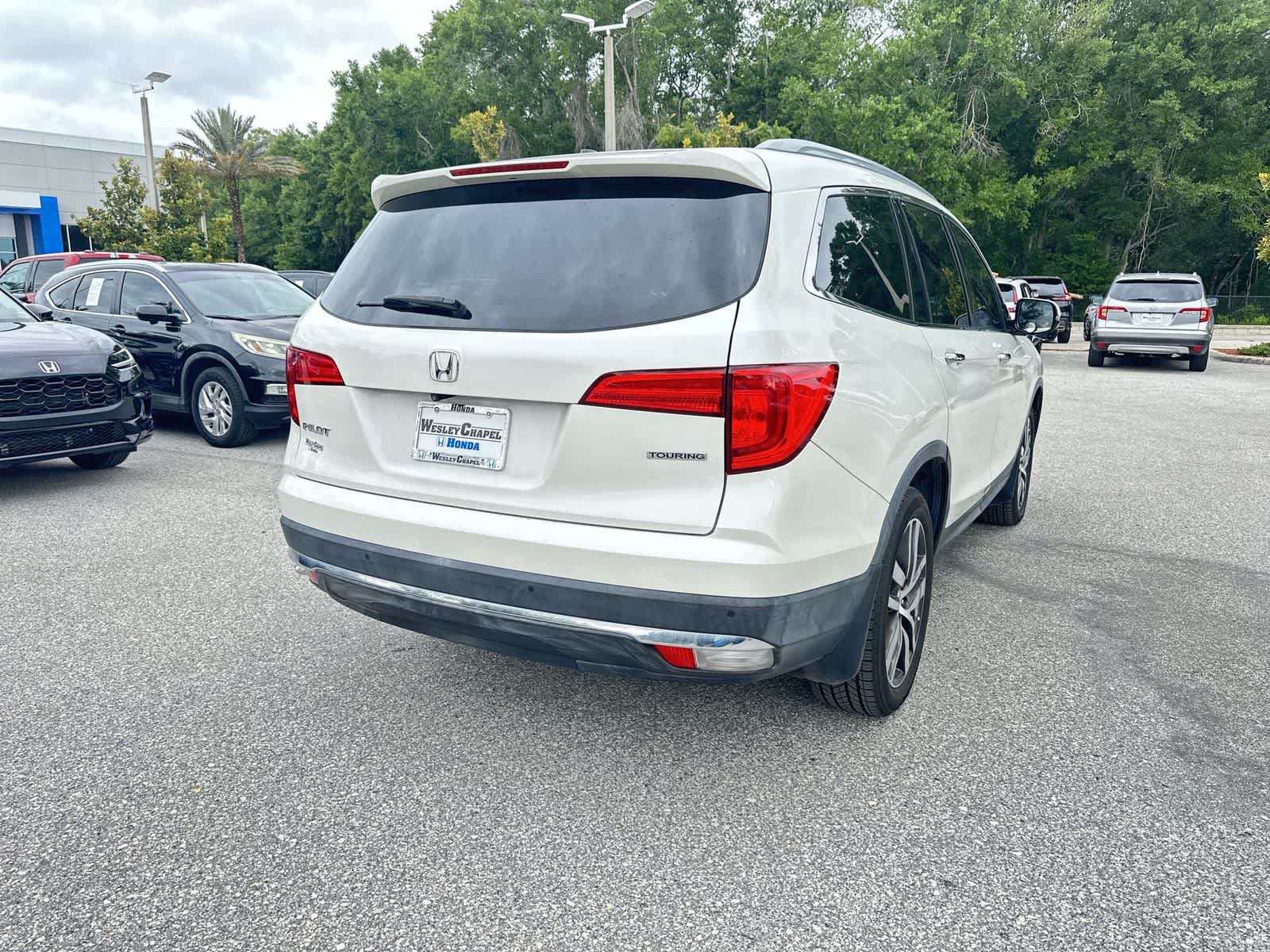 Thumbnail: 2017 Honda Pilot - 14