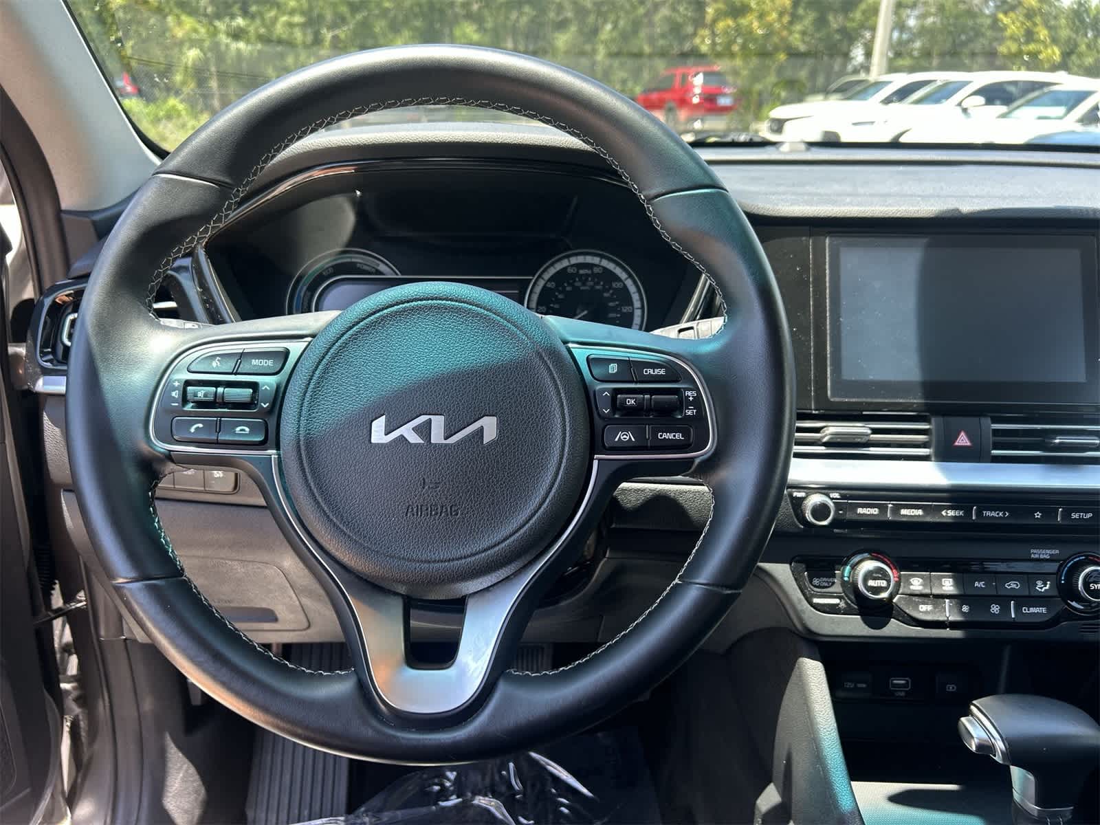 Thumbnail: 2022 Kia Niro - 18