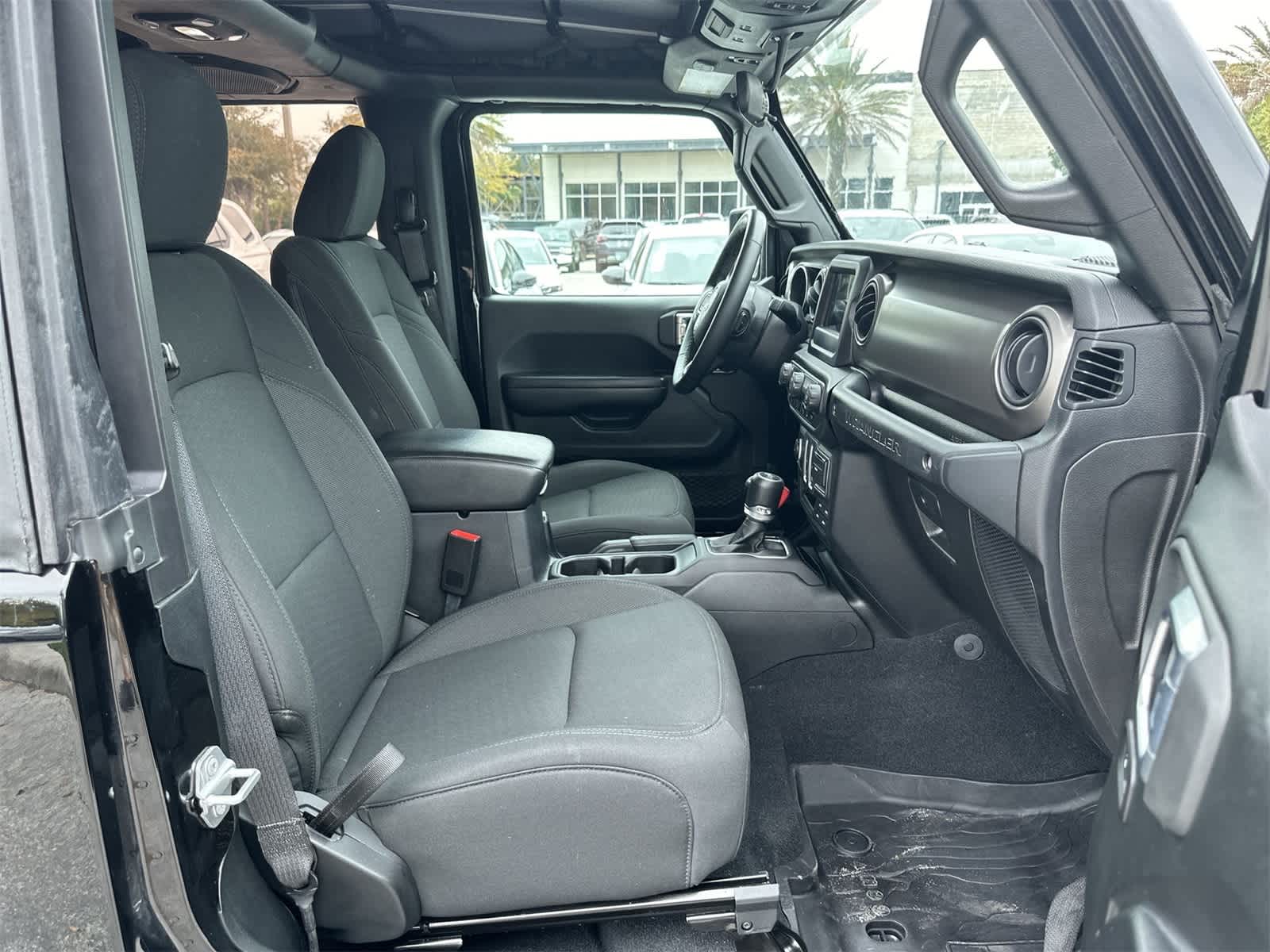 Thumbnail: 2018 Jeep Wrangler - 16