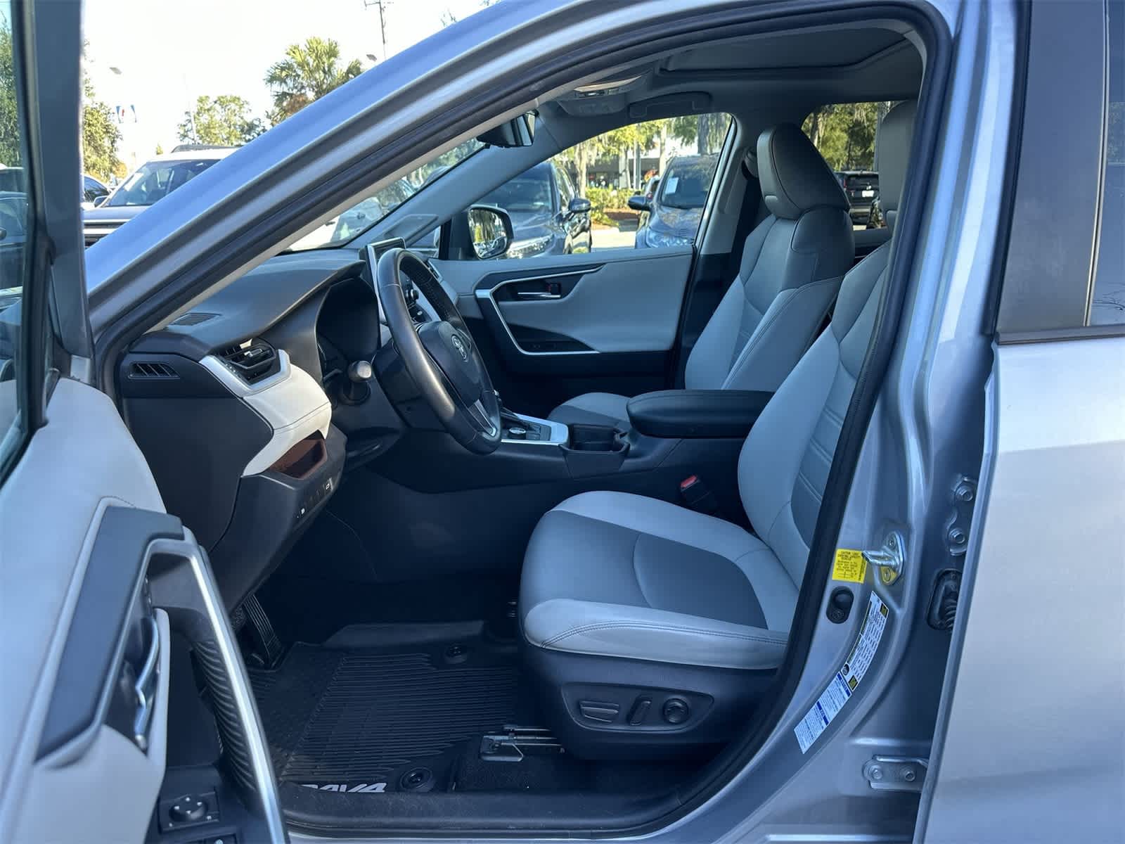 Thumbnail: 2020 Toyota RAV4 - 2