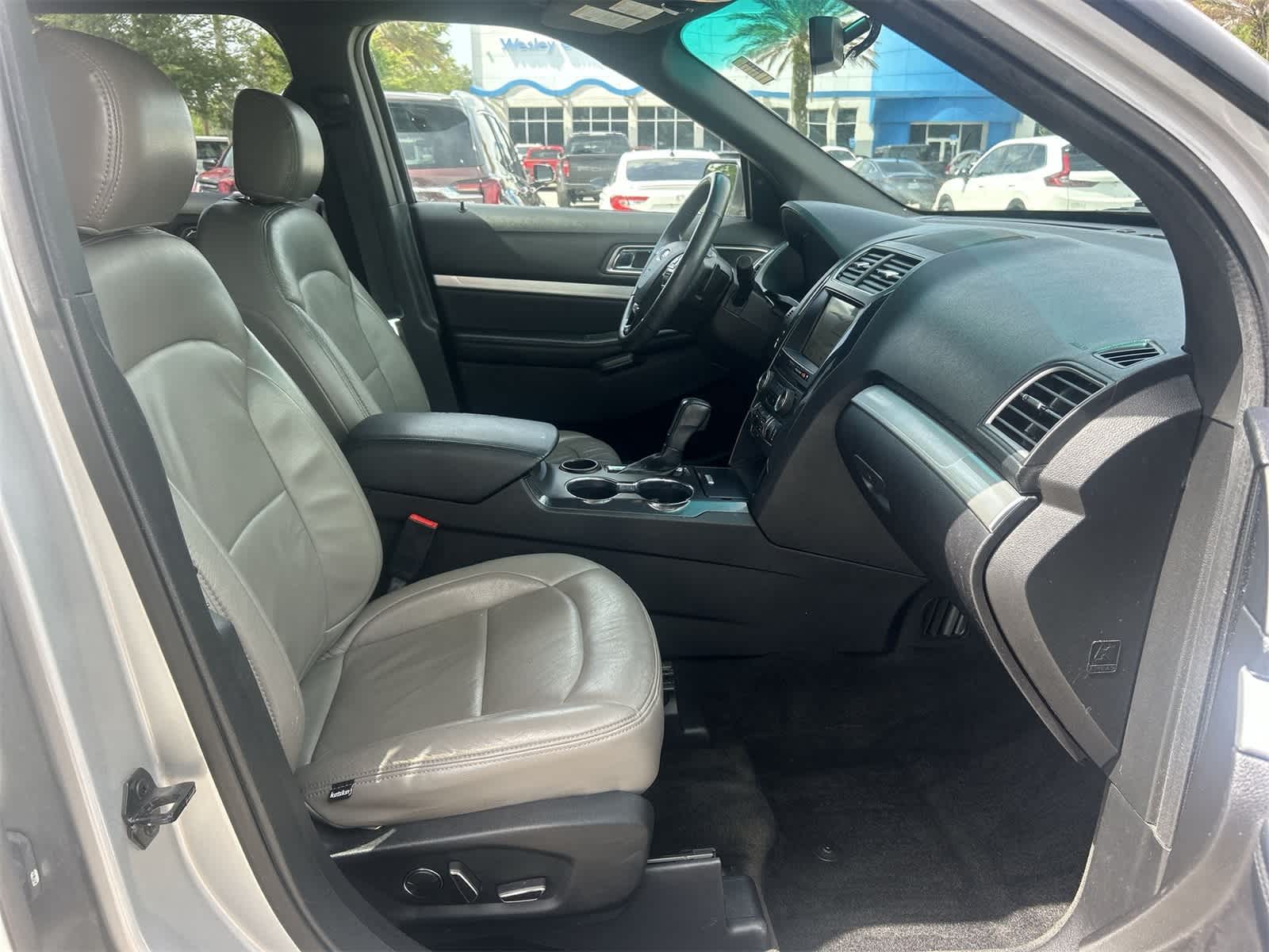 2017 Ford Explorer XLT 17