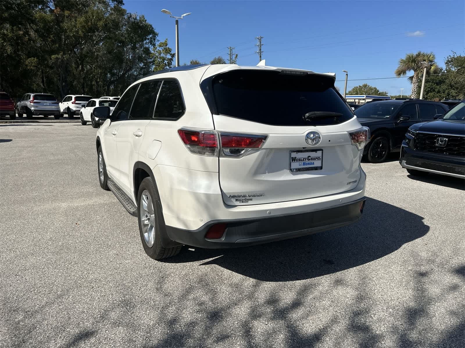 Thumbnail: 2016 Toyota Highlander - 4