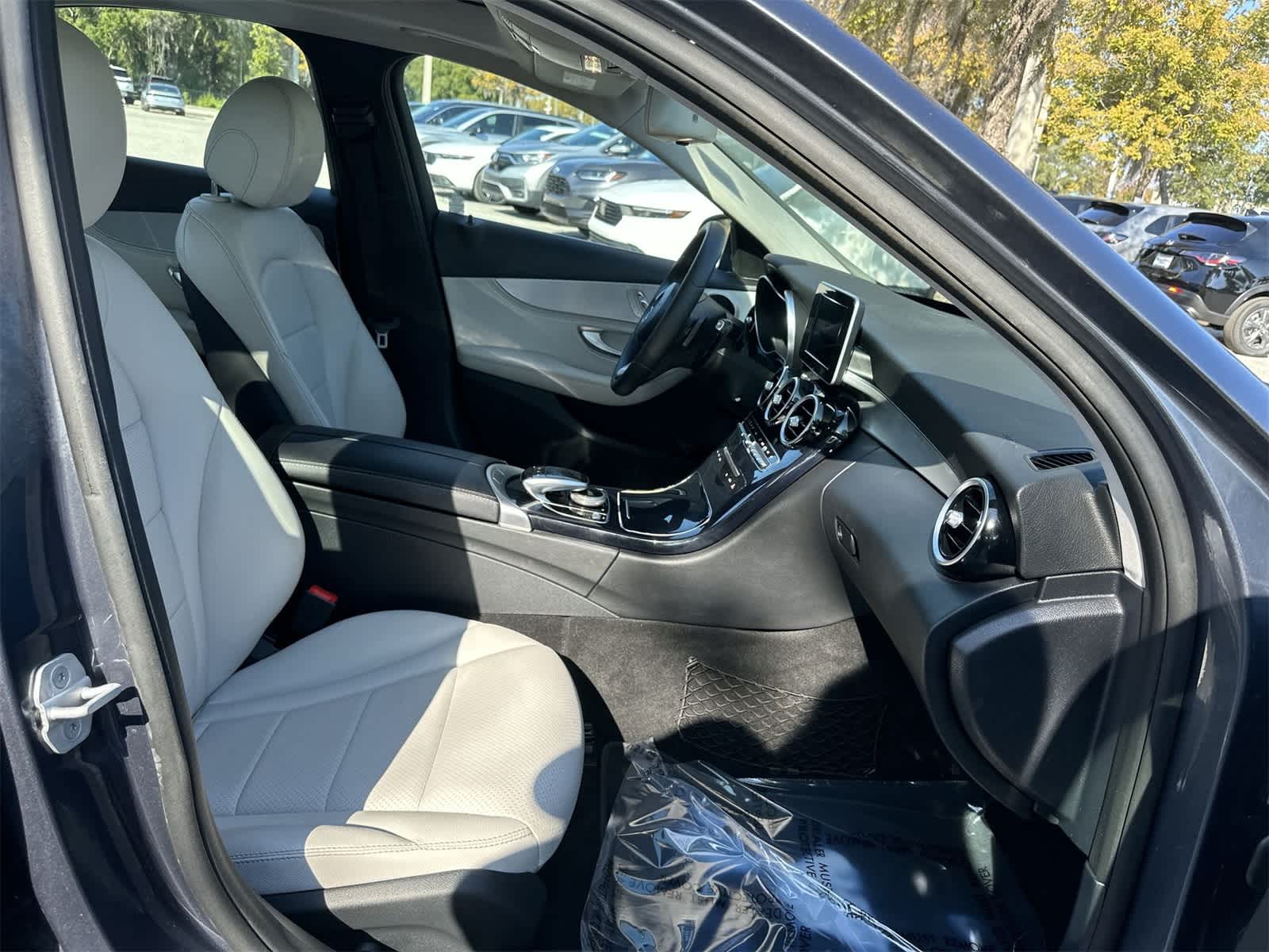 Thumbnail: 2015 Mercedes-Benz C-Class - 17