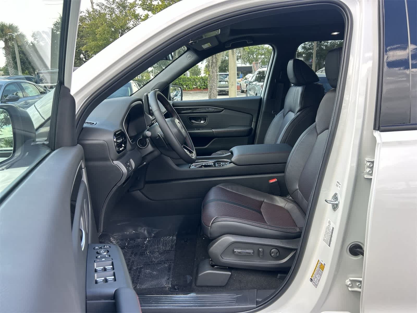 Thumbnail: 2025 Honda Pilot - 2