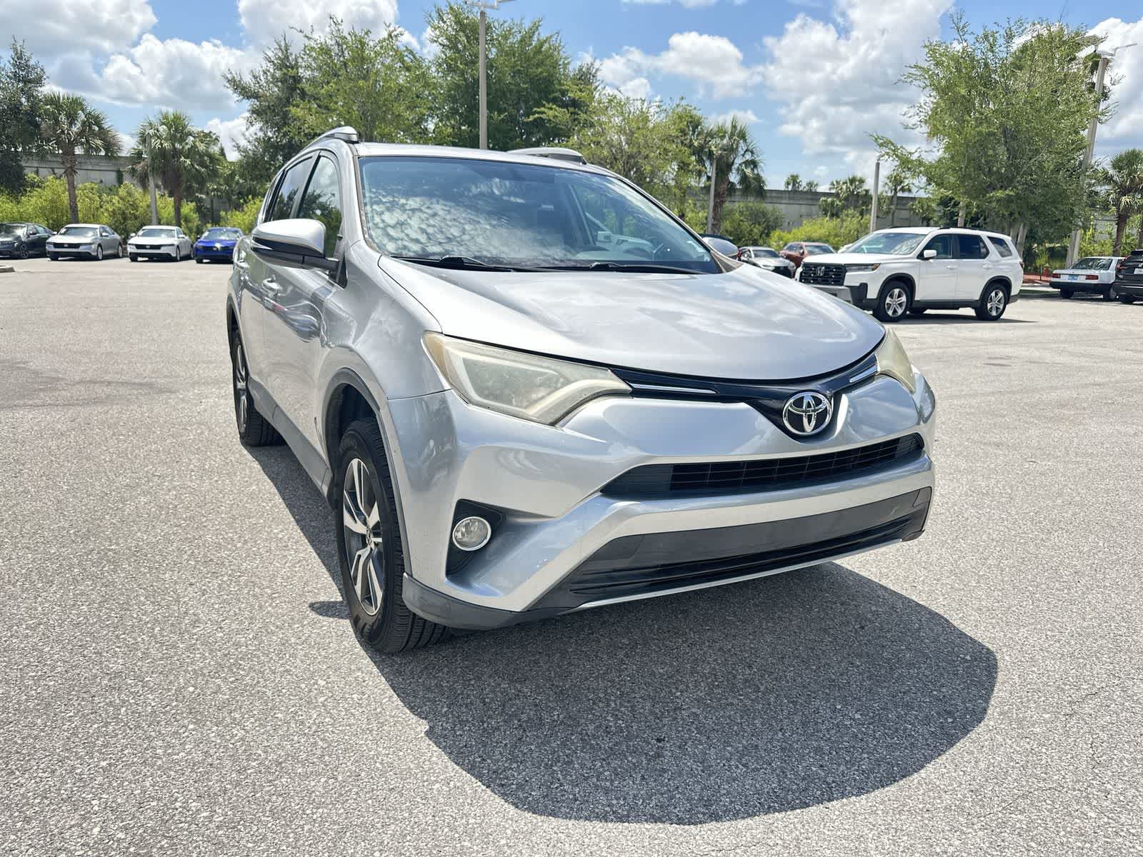 Thumbnail: 2016 Toyota RAV4 - 8