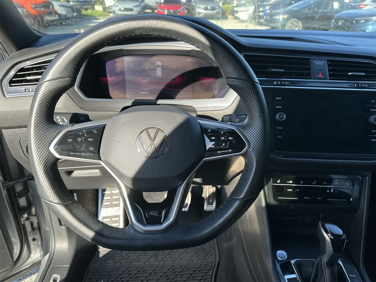 Thumbnail: 2022 Volkswagen Tiguan - 18