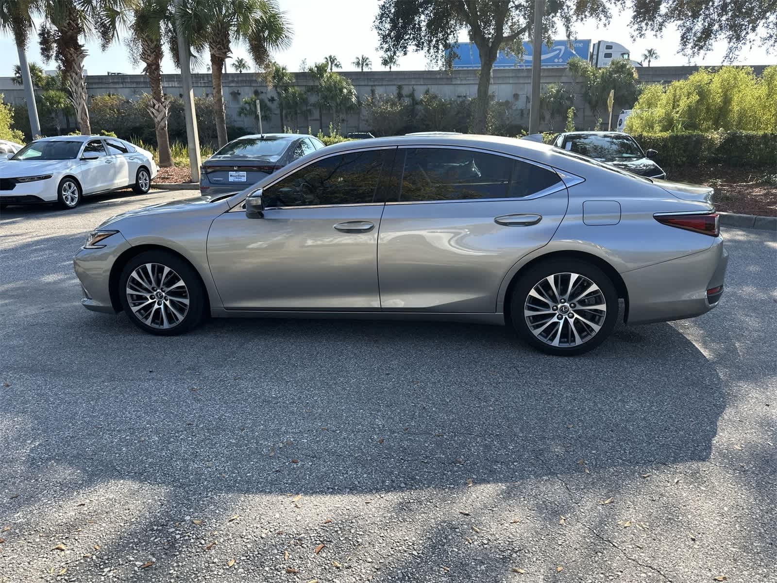 Thumbnail: 2021 Lexus ES - 3