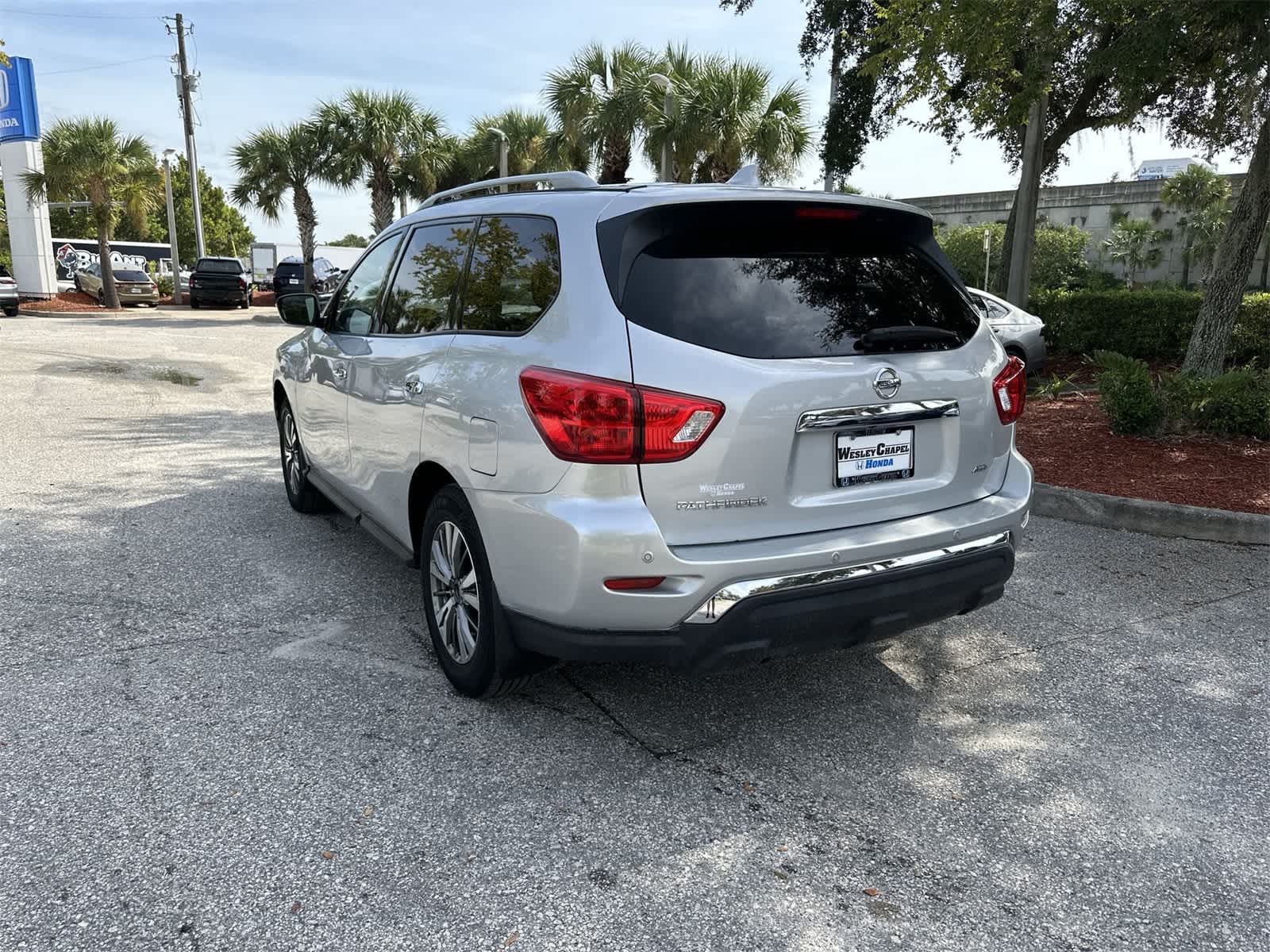 Thumbnail: 2019 Nissan Pathfinder - 4