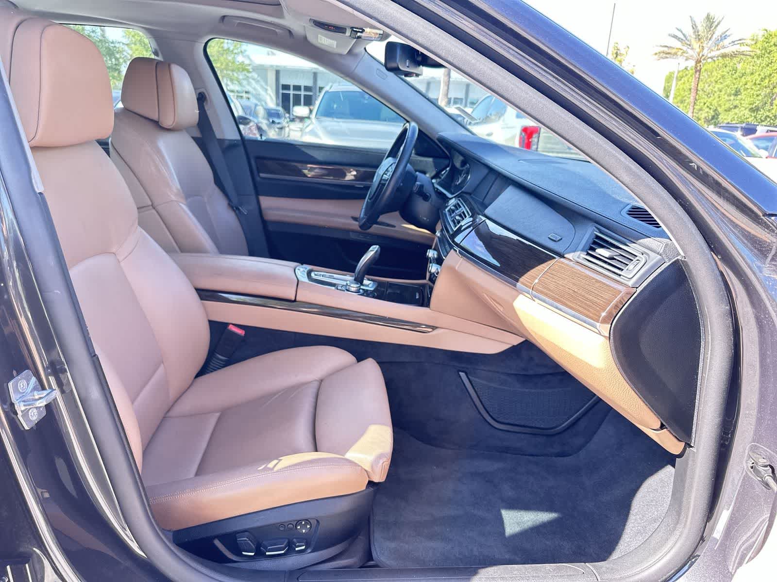 Thumbnail: 2011 BMW 7 Series - 17