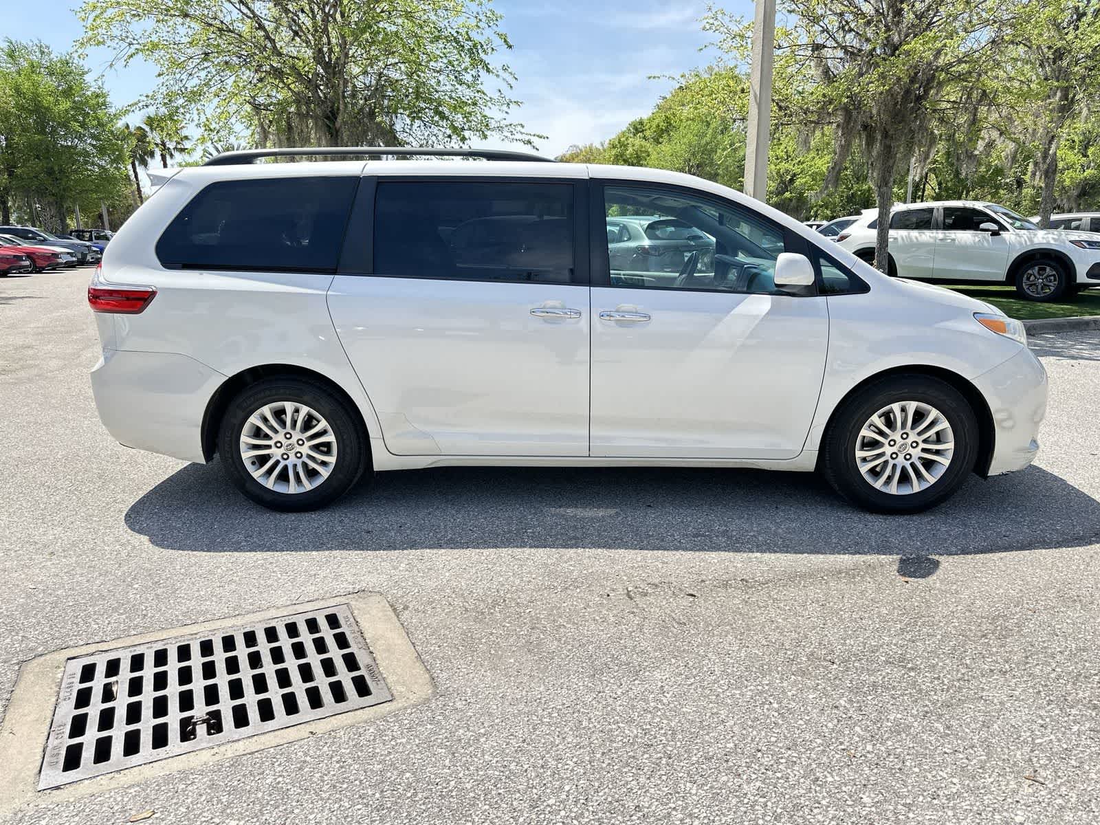 Thumbnail: 2015 Toyota Sienna - 7