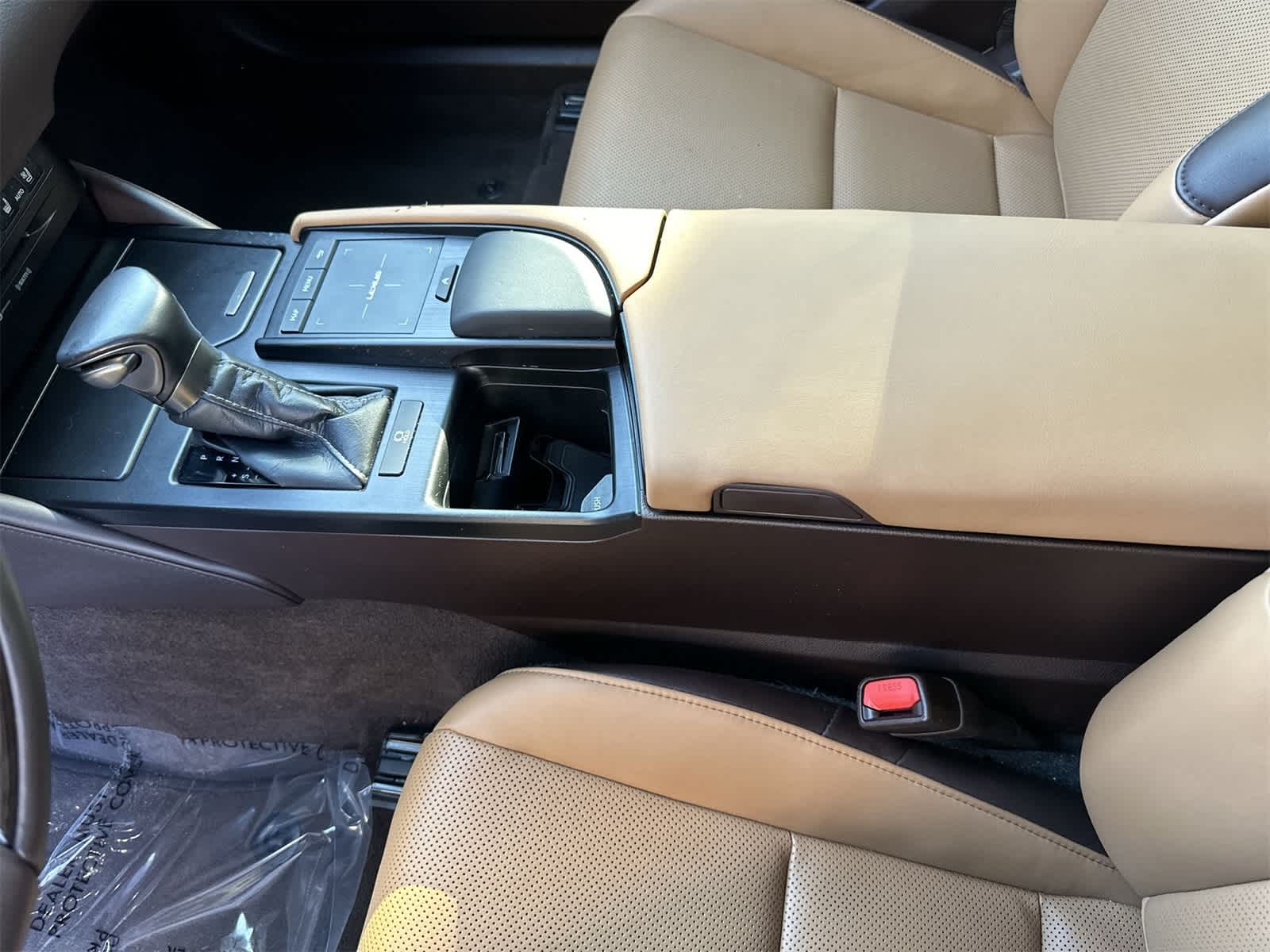 Thumbnail: 2021 Lexus ES - 19