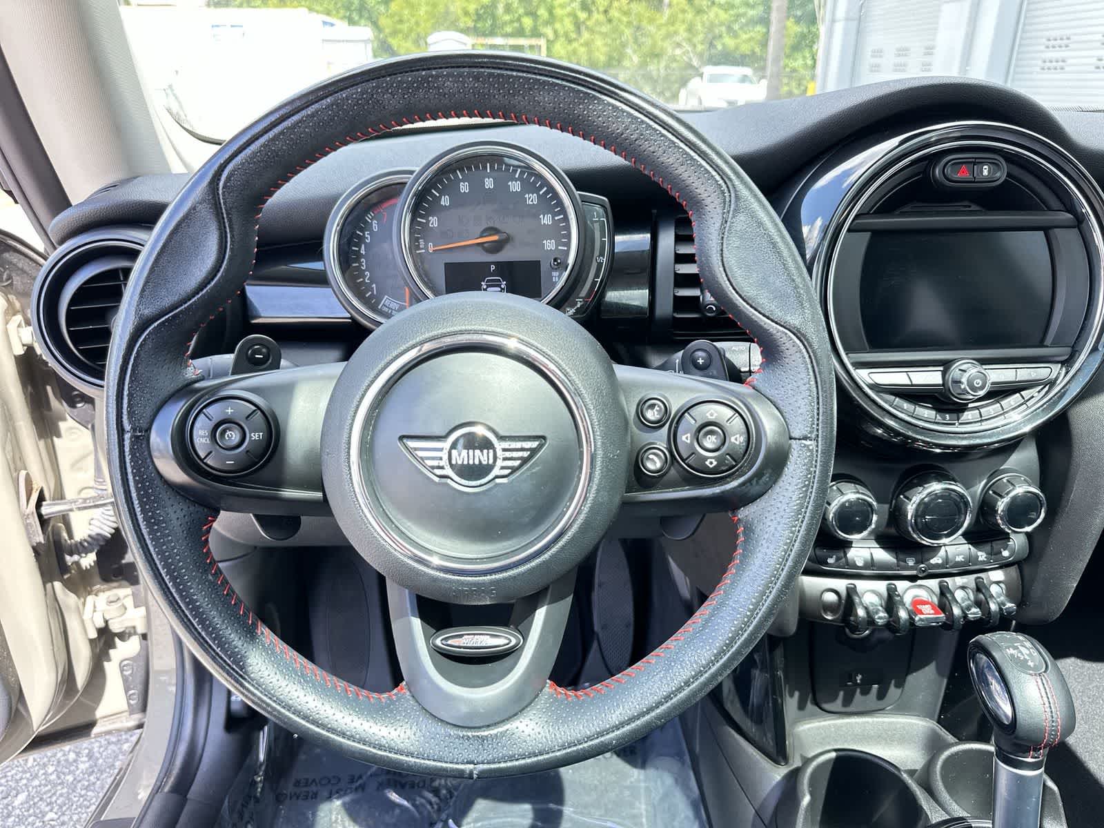 Thumbnail: 2019 MINI Cooper Hardtop - 17