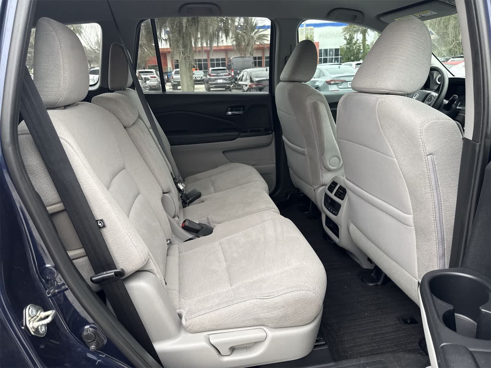 Thumbnail: 2017 Honda Pilot - 16