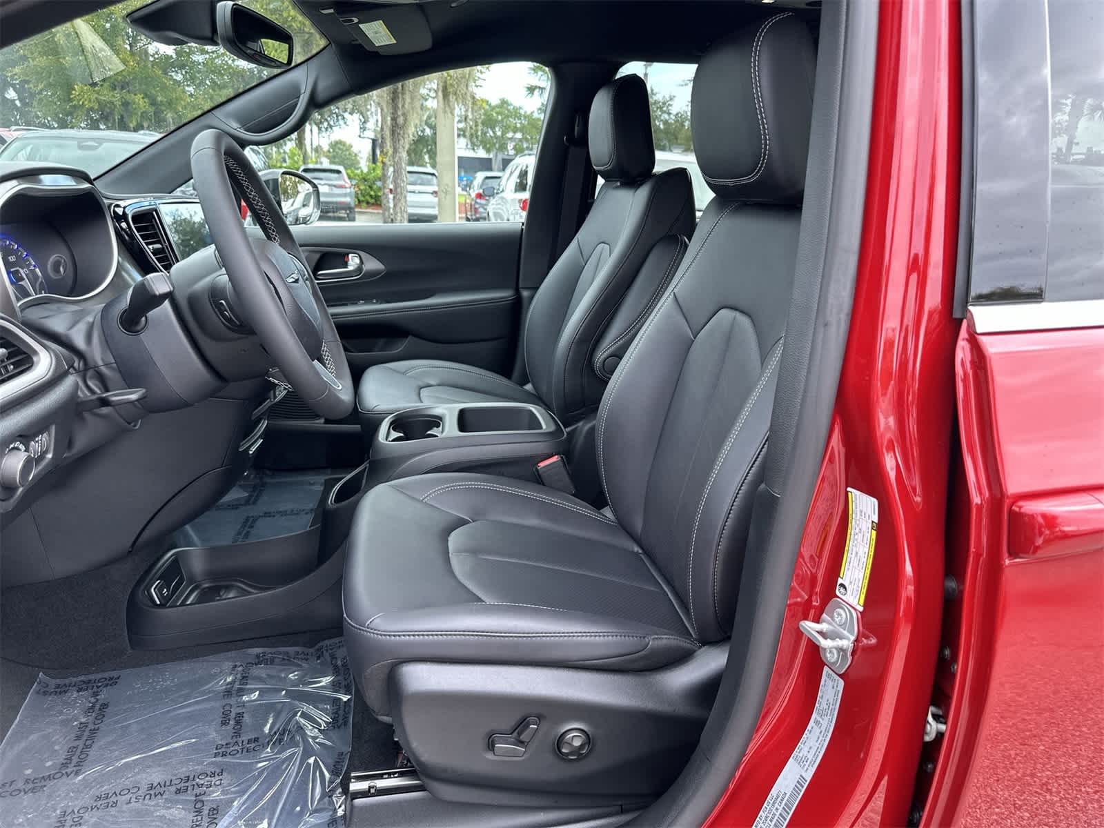 Thumbnail: 2025 Chrysler Voyager - 14