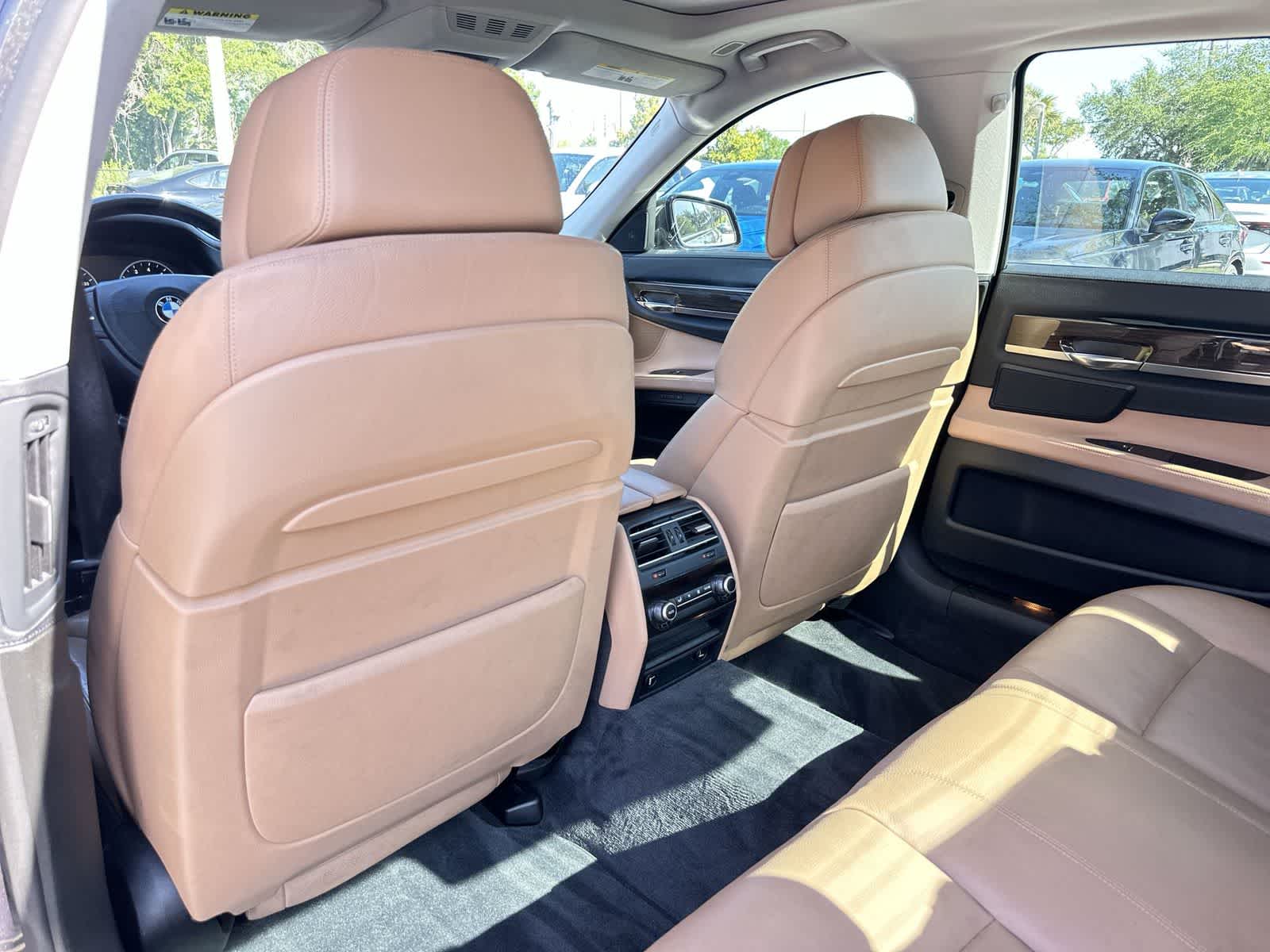 Thumbnail: 2011 BMW 7 Series - 14