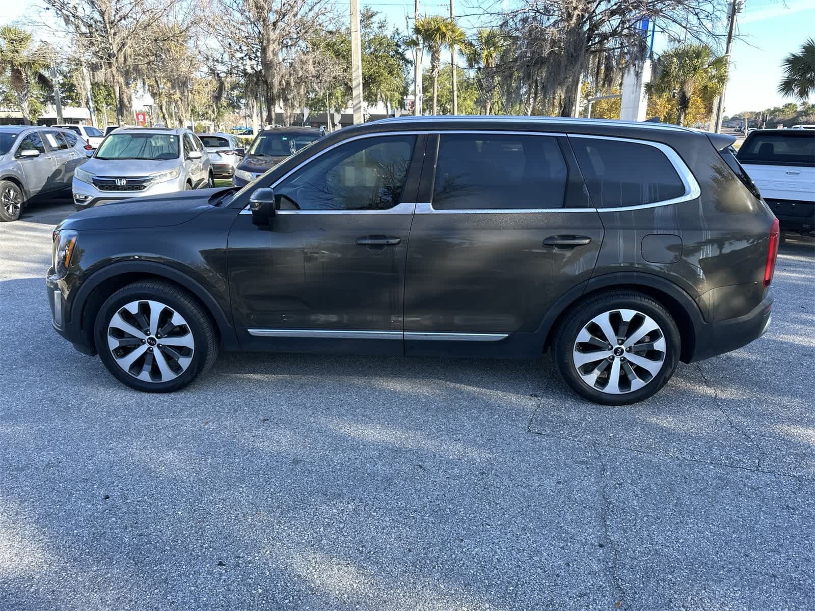 Thumbnail: 2021 Kia Telluride - 3